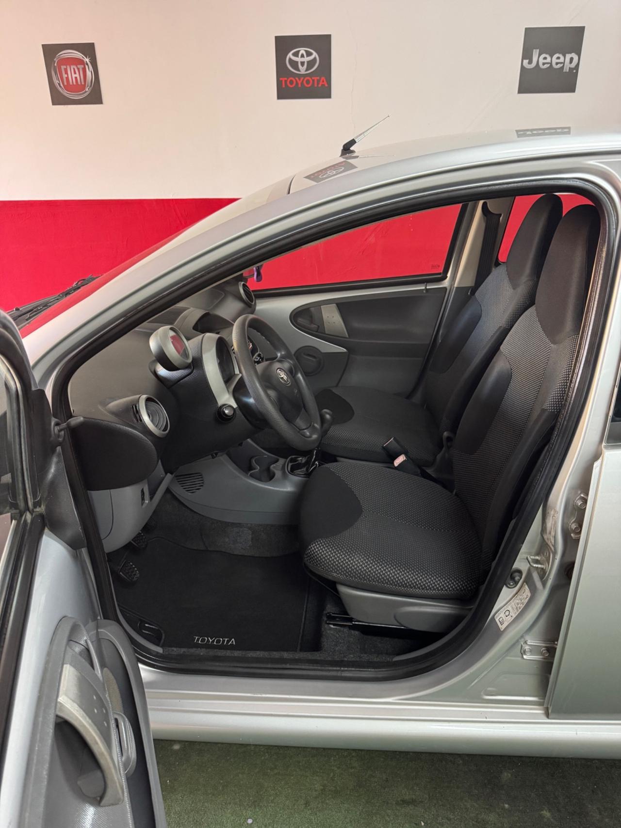 Toyota Aygo 1.0 12V VVT-i 5 porte Sol