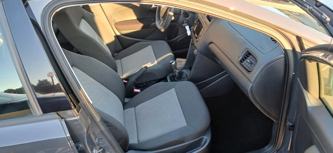 Volkswagen Polo 1.0 MPI 5P Trendline - 2014