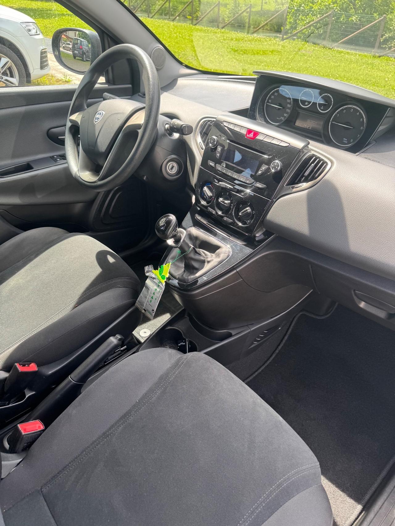 Lancia Ypsilon 1.2 69 CV 5 porte Gold