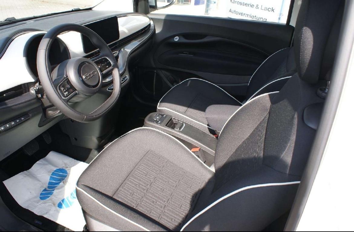 Fiat 500 500e Berlina 42 kWh La Prima