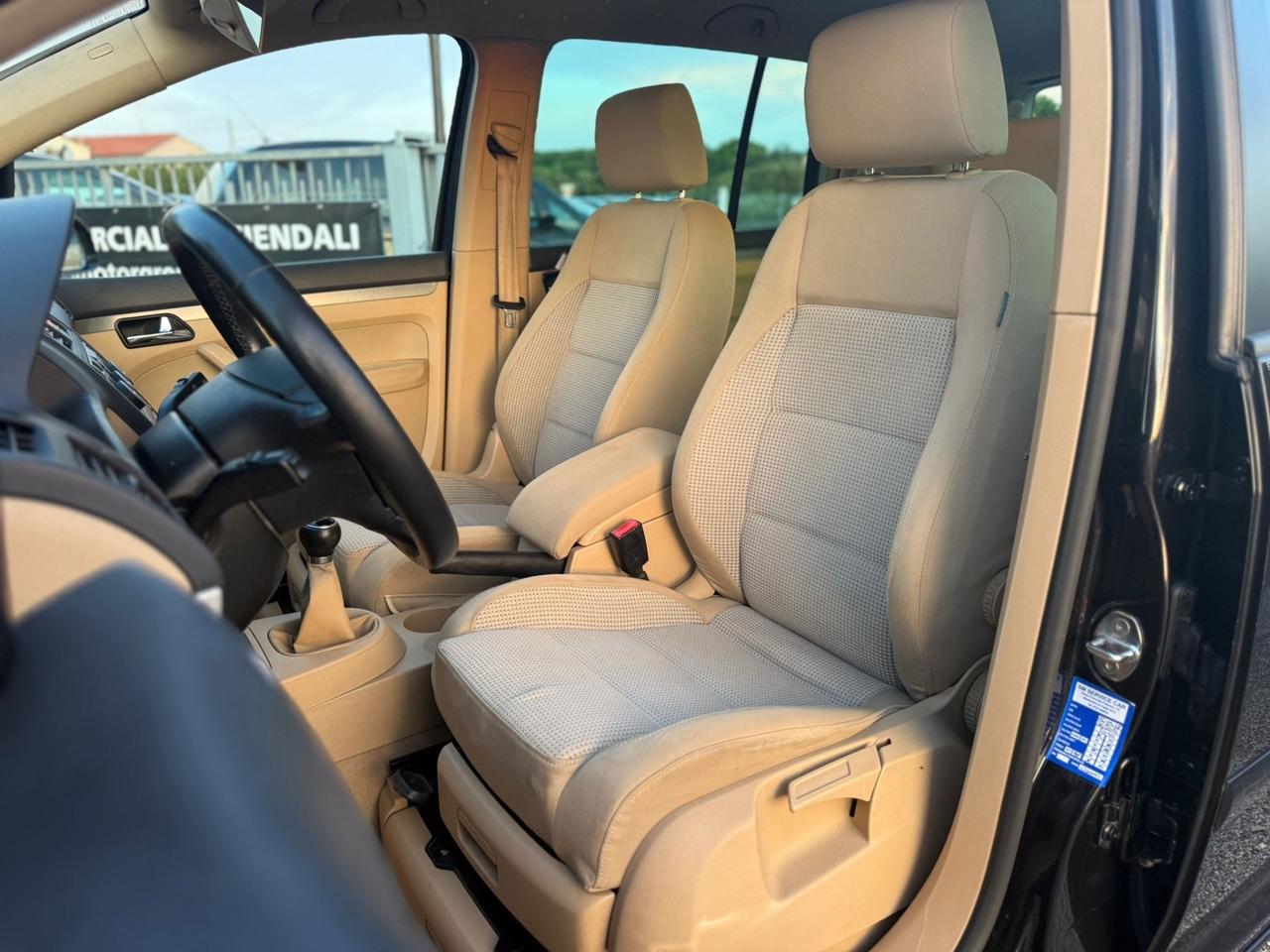 Volkswagen Touran 1.6 16V FSI Highline 7 POSTI