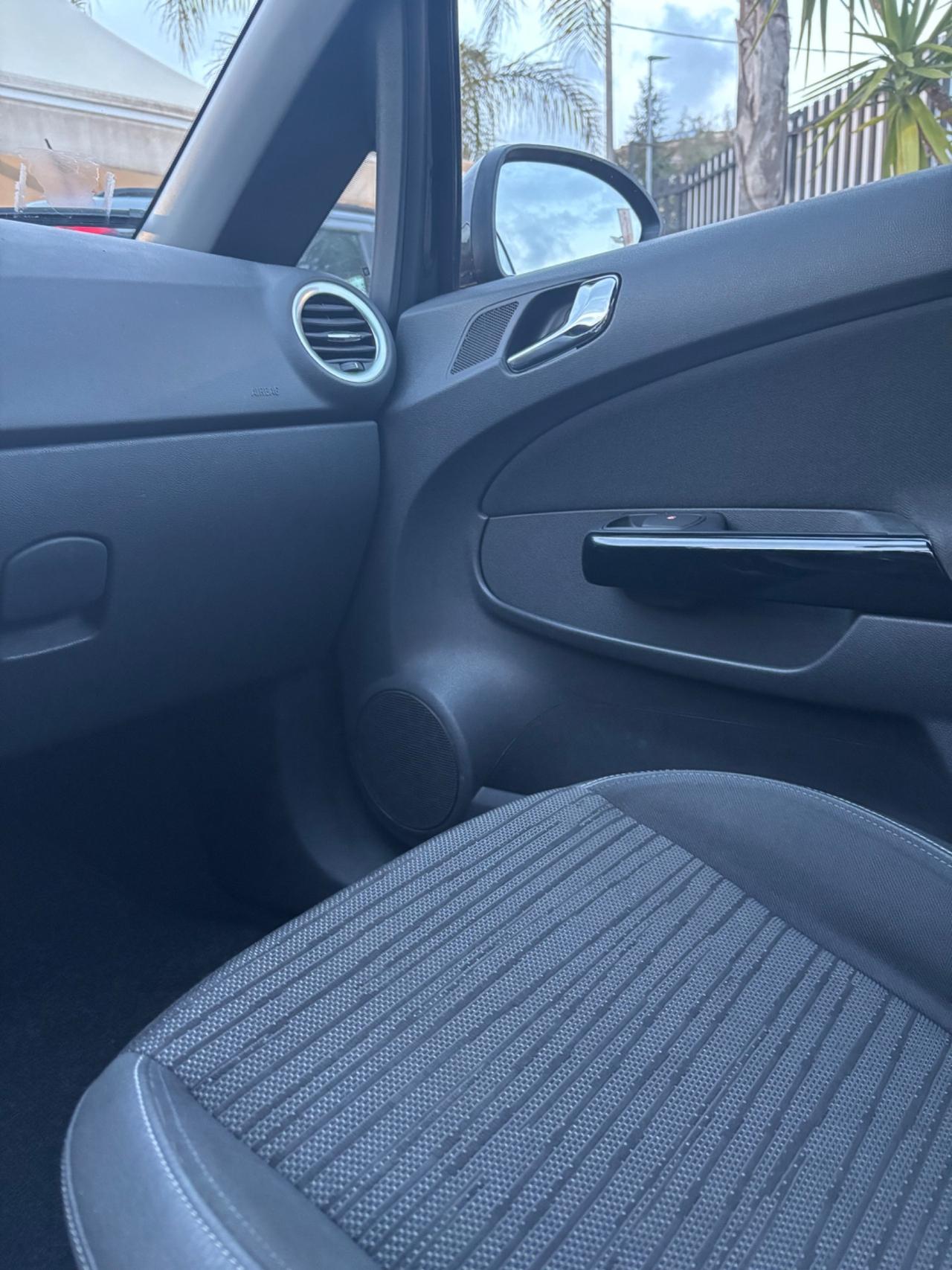 Opel Corsa 1.2 autom per handicap / disabili