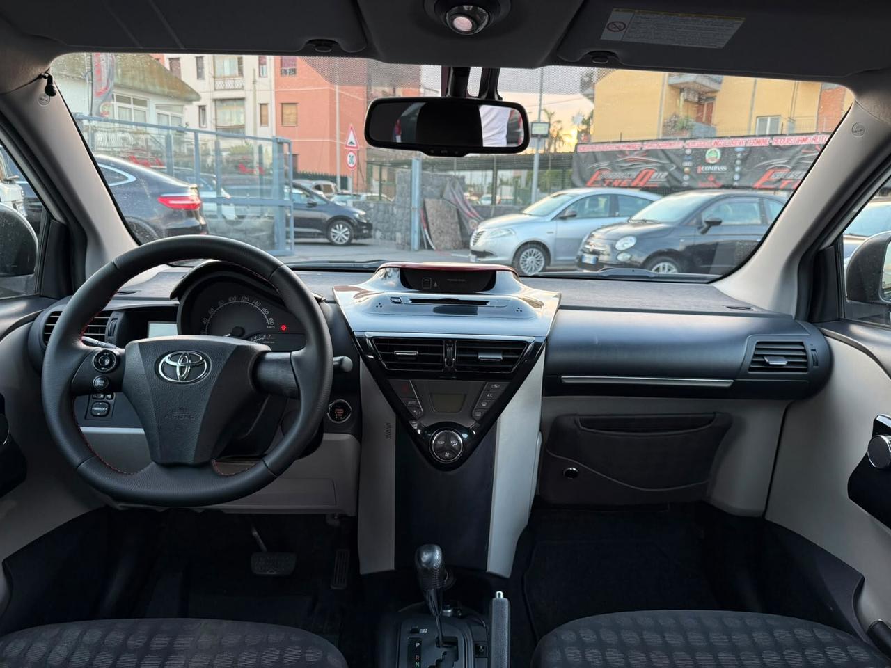 Toyota iQ High Collection Multidrive - 2011