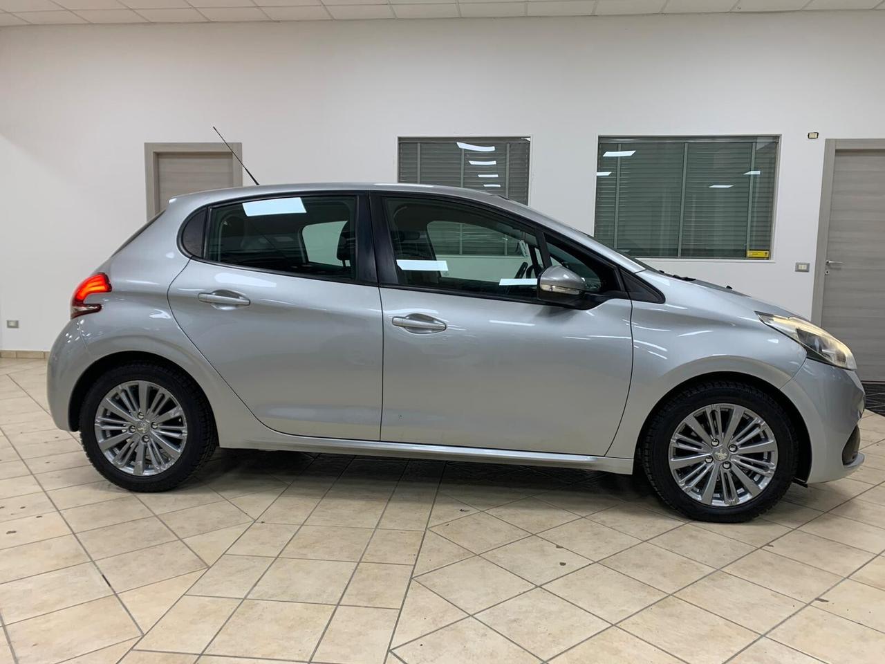 Peugeot 208 PureTech 82 5 porte Allure