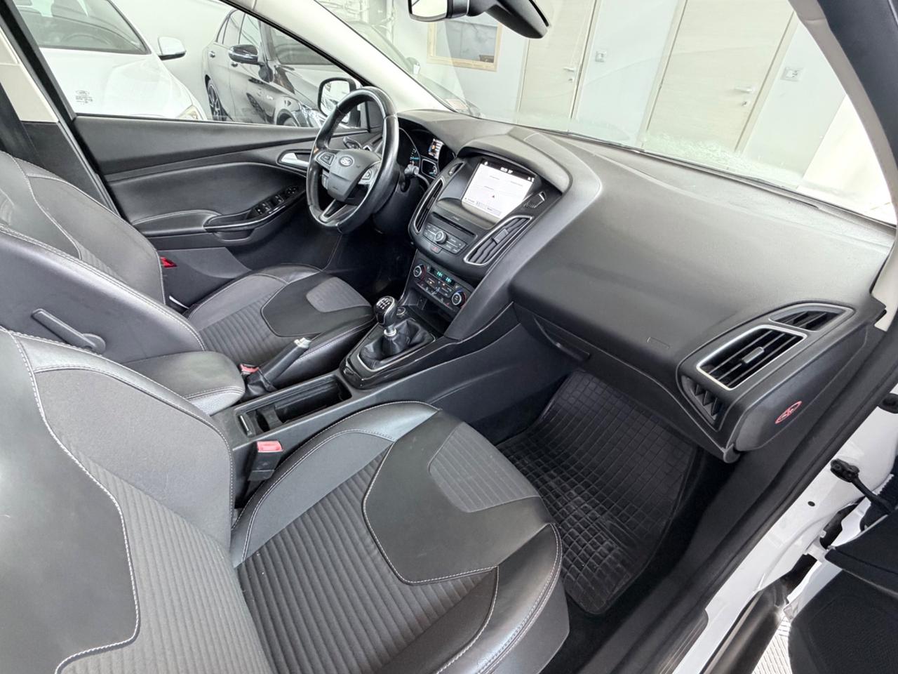 Ford Focus 1.0 EcoBoost 125CV PANORAMICO Titanium