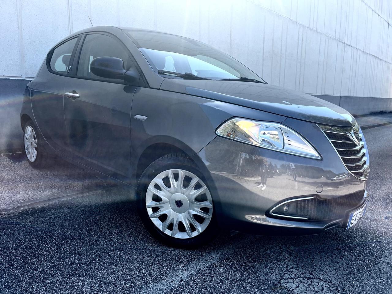 Lancia Ypsilon 1.2 69 CV 5 porte Platinum