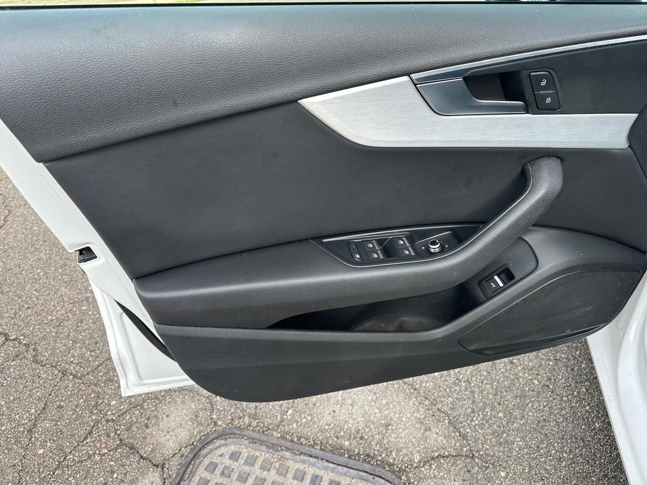 Audi A4 40 G-TRON S LINE EXPORT / COMMERCIANTI