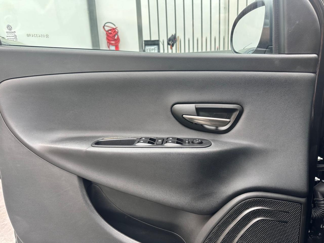 Lancia Ypsilon 1.2 69 CV 5 porte Gold