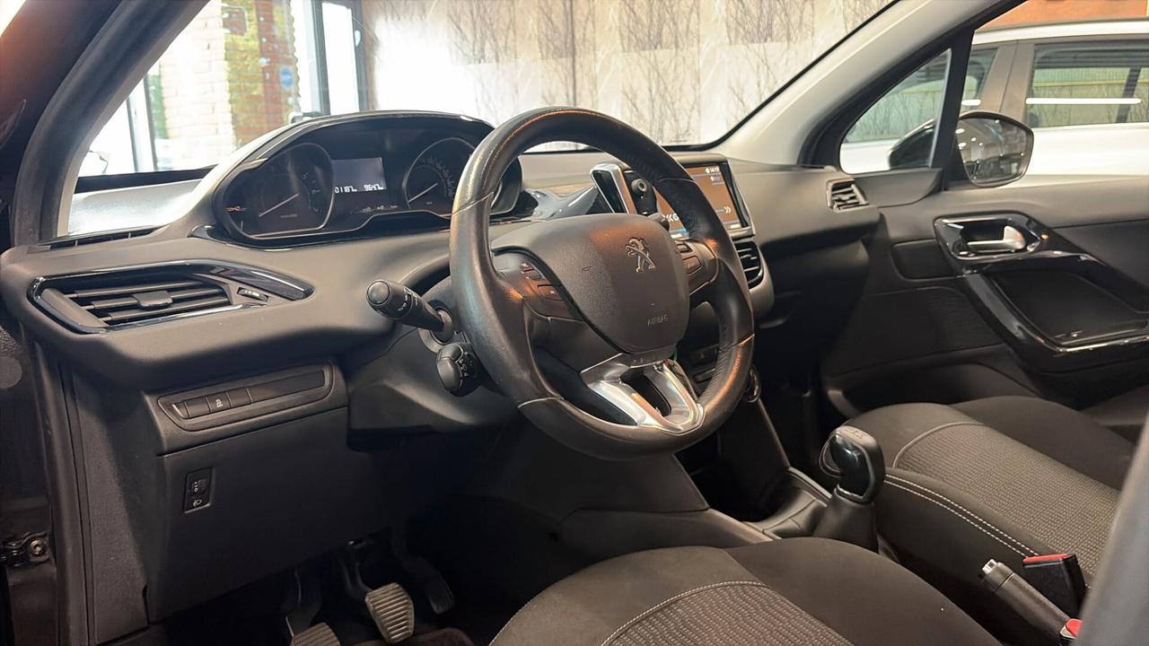 Peugeot 208 PureTech 82 5 porte Allure