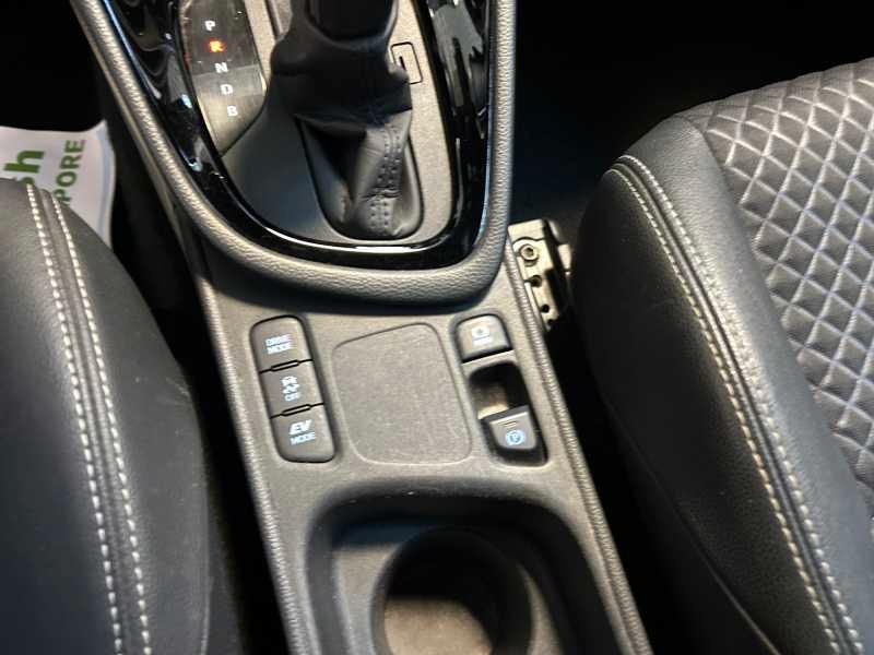 TOYOTA Yaris IV 2020 - Yaris 1.5h Lounge