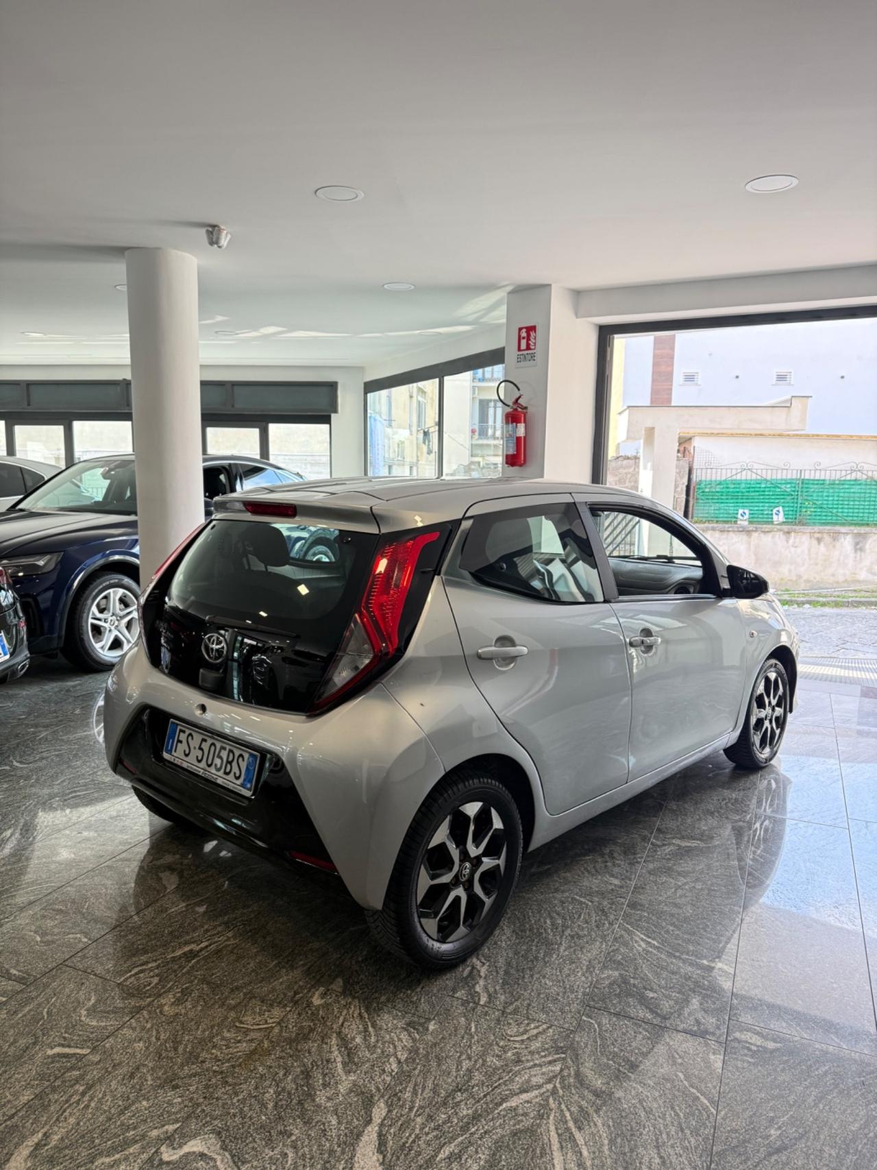 Toyota Aygo 1.0 VVT-i 72 CV 5 porte x-cool MMT