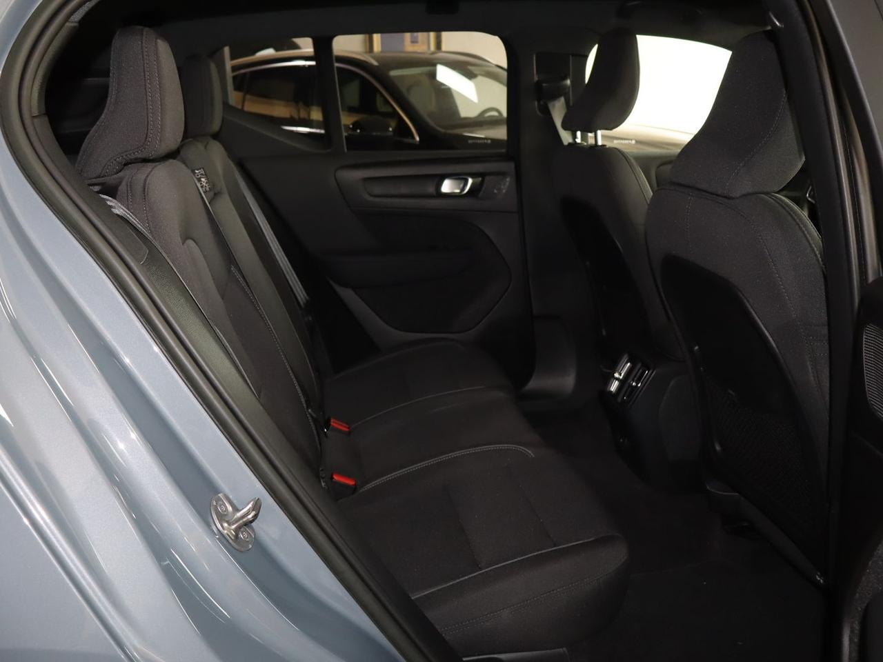 Volvo XC40 Core Recharge Pure #50780