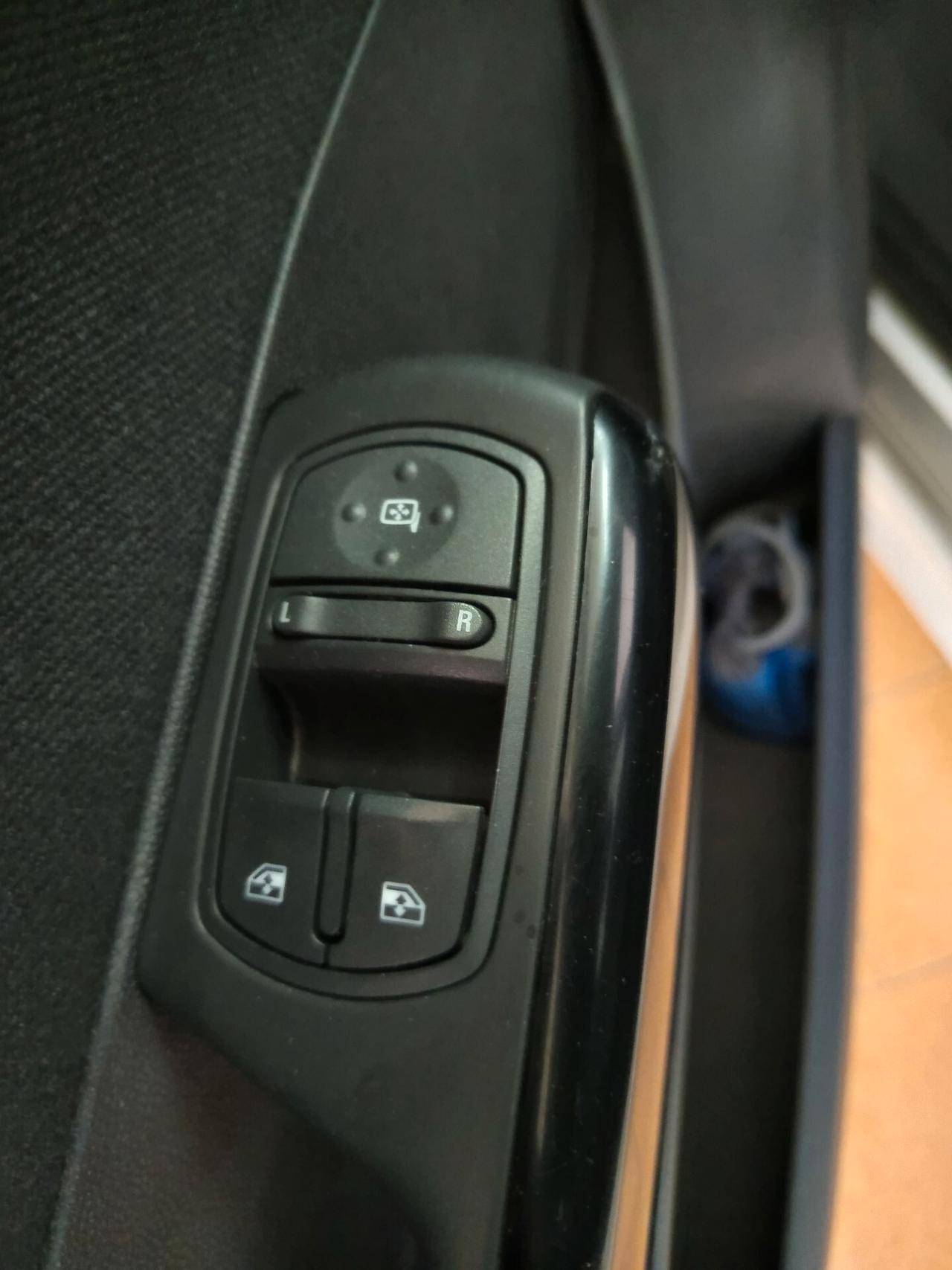 Opel Corsa 1.2 BENZINA-GPL, 156 Mila chilometri ok neopatentati