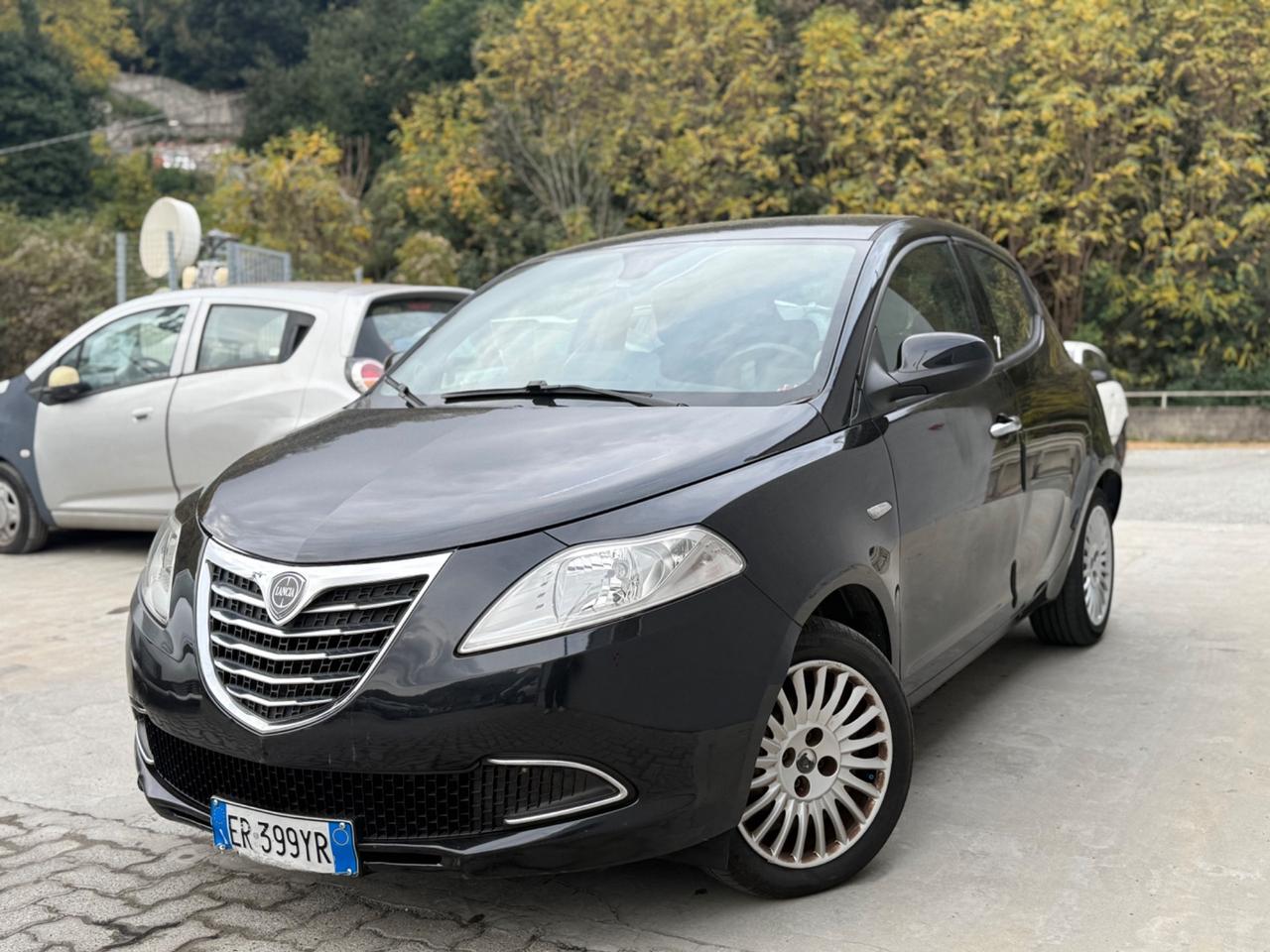 Lancia Ypsilon 1.3 MJT 5 porte ideale per neo
