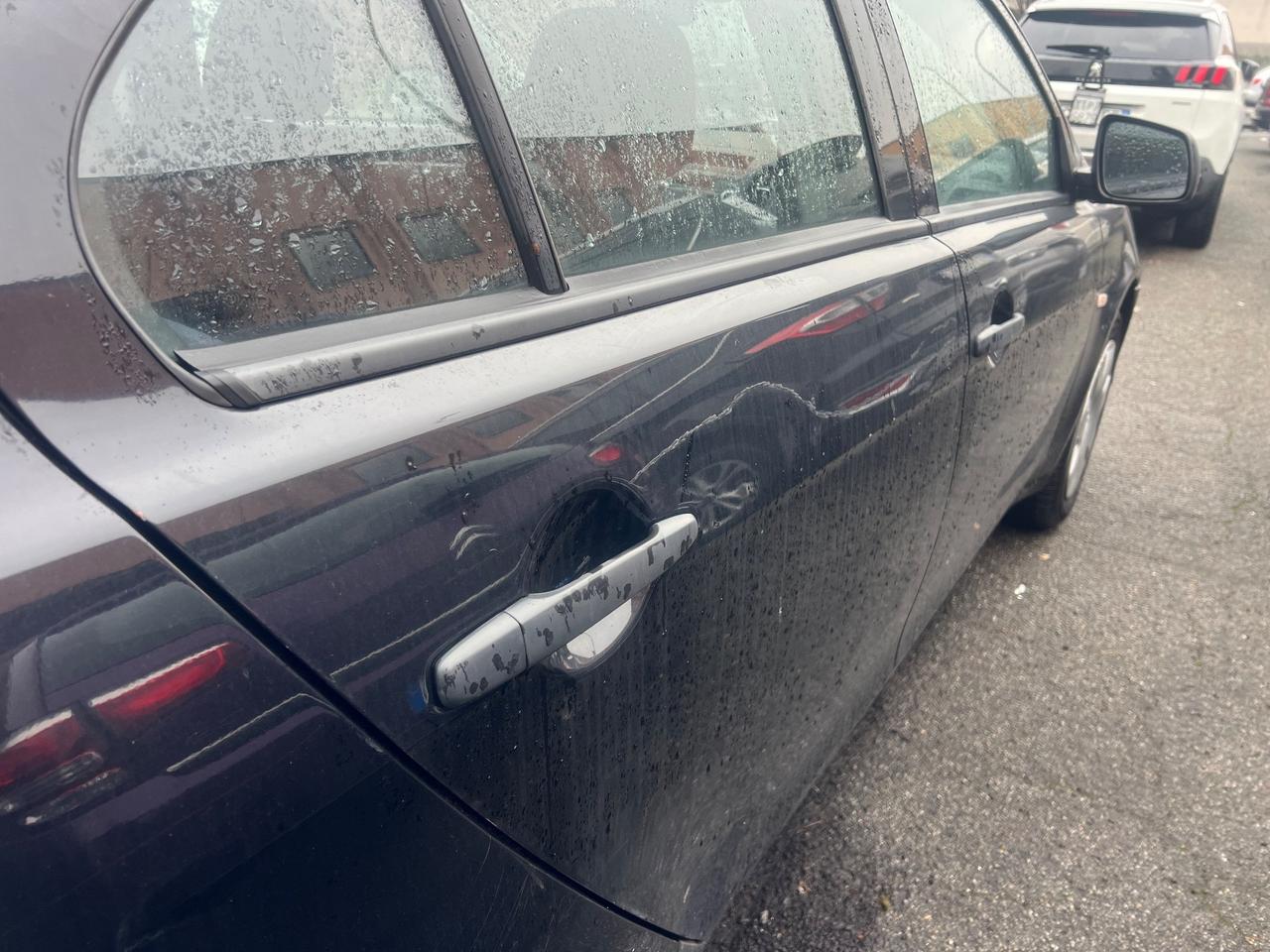 Mitsubishi Lancer 1.5 4p. Invite