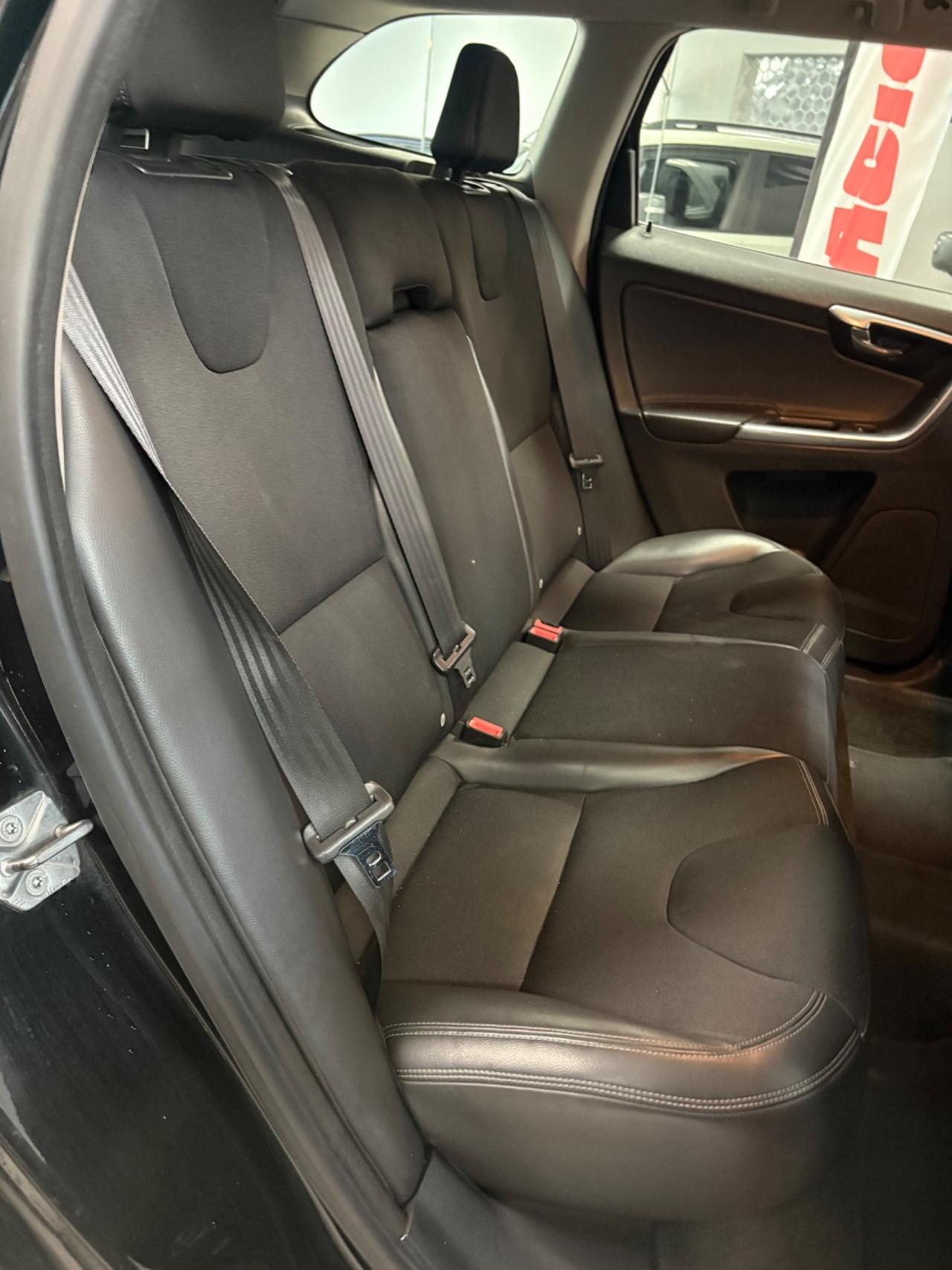 Volvo XC 60 XC60 D3 Geartronic R-design