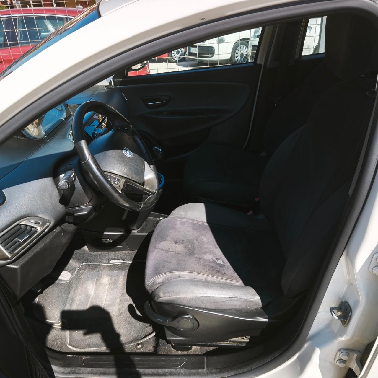 Lancia Ypsilon 1.3 MJT 16V 95 CV 5 porte S&S Silver