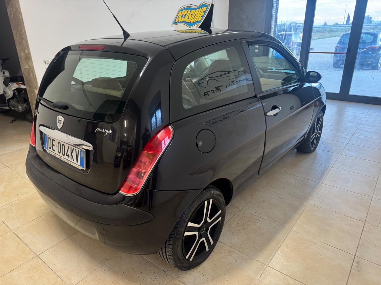Lancia Ypsilon 1.3 MJT 75 CV Platino