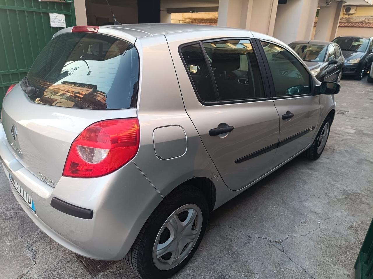 Renault Clio 1.2 16V 5 porte Luxe