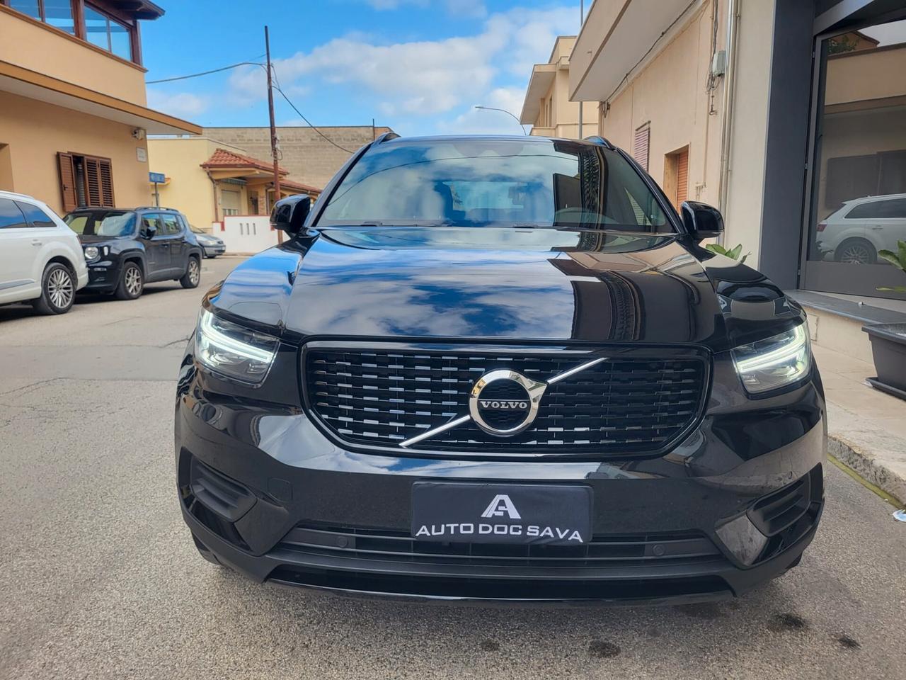 Volvo XC40 D3 Geartronic R-Design Retroc. Cerchi 19 Full Led...