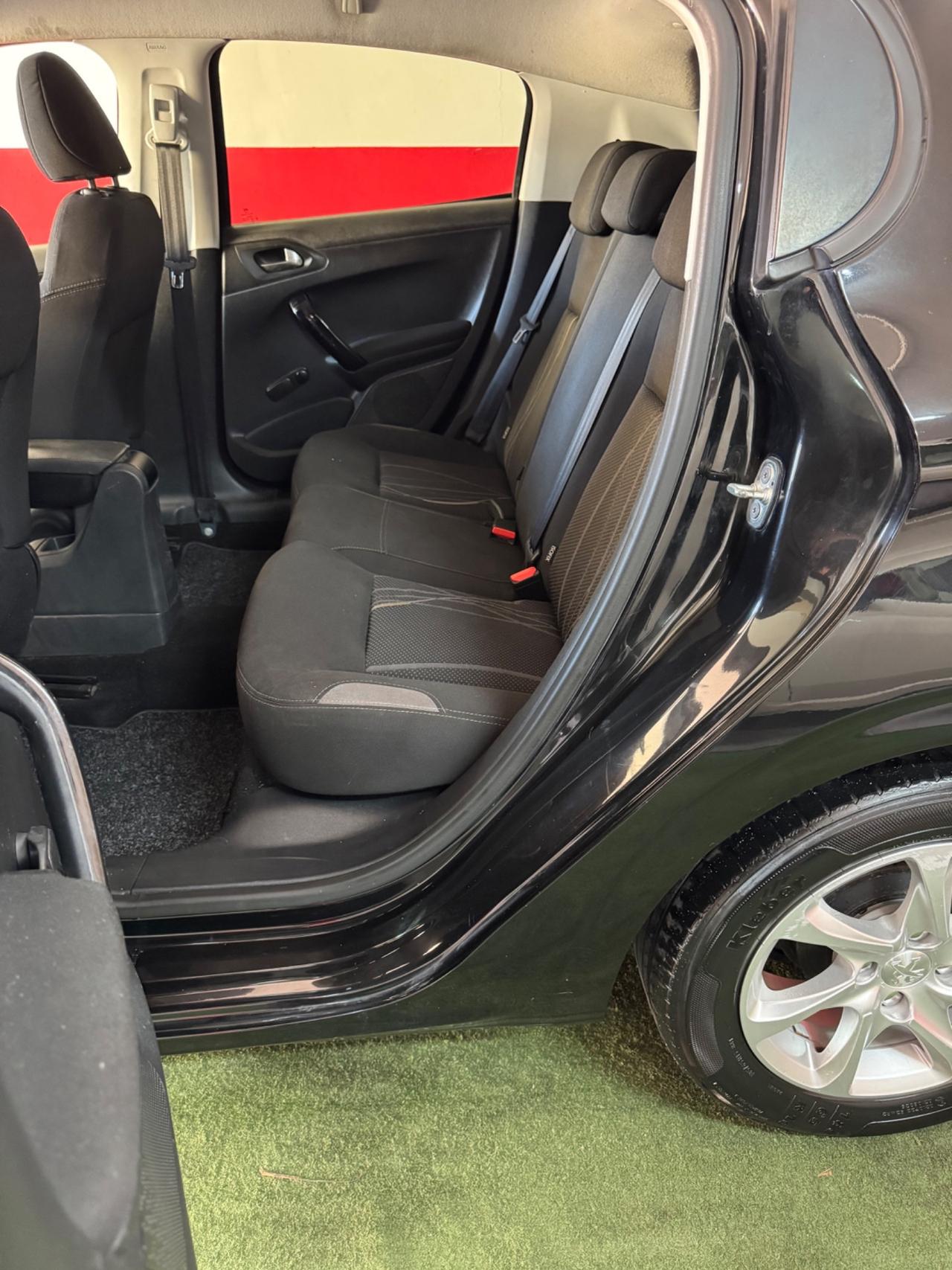 Peugeot 208 1.4 HDi 68 CV 5 porte Access