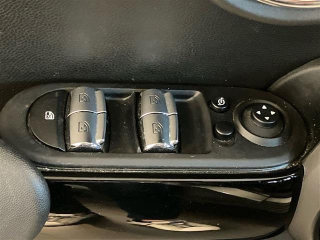 MINI Mini 5 Porte 1.5 Twin Power Turbo Cooper Essential