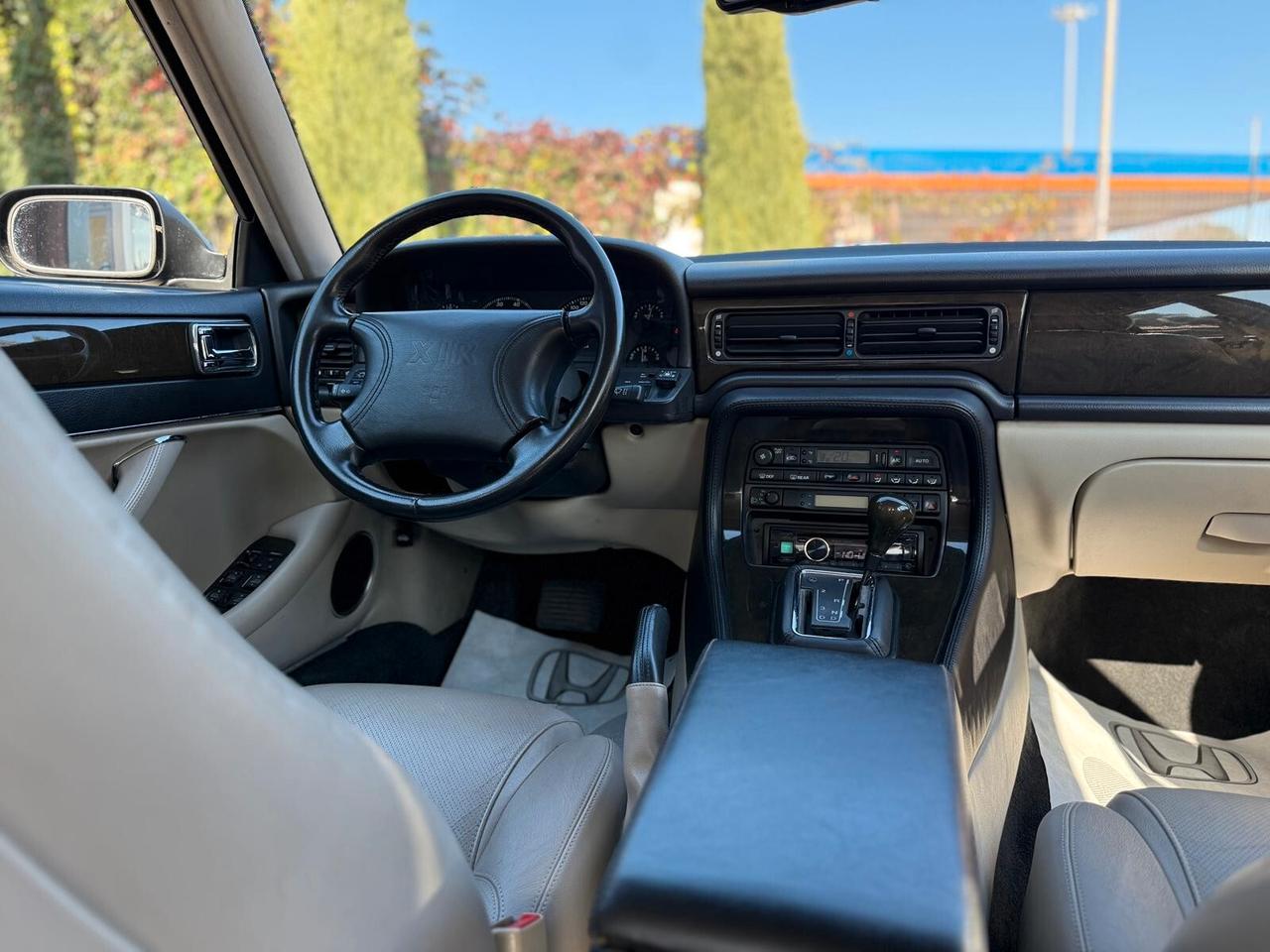 Jaguar XJR 4.0 POSSIBILITA' DI FINANZIAMENTO