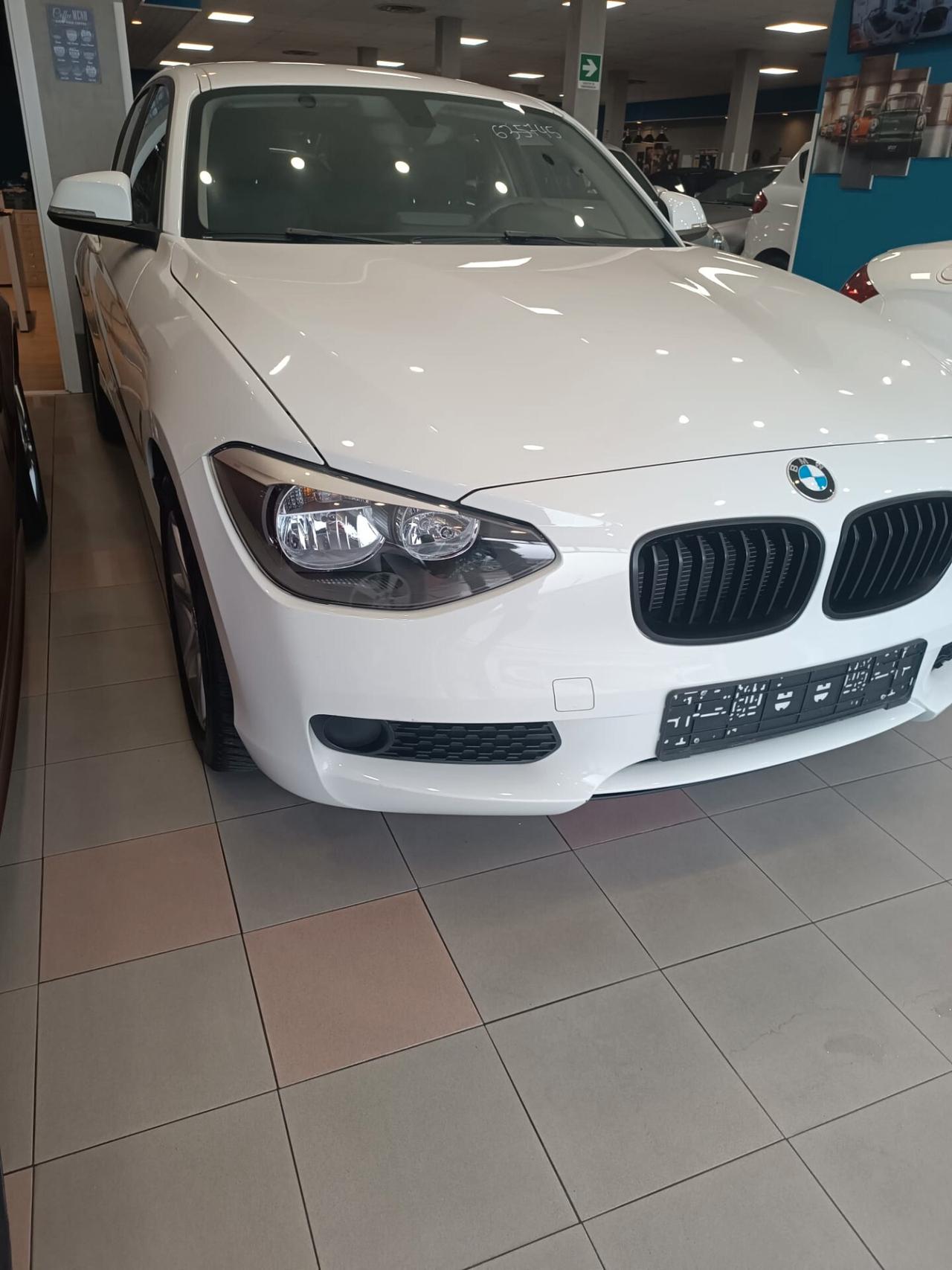 Bmw 114 114i 5p. Urban