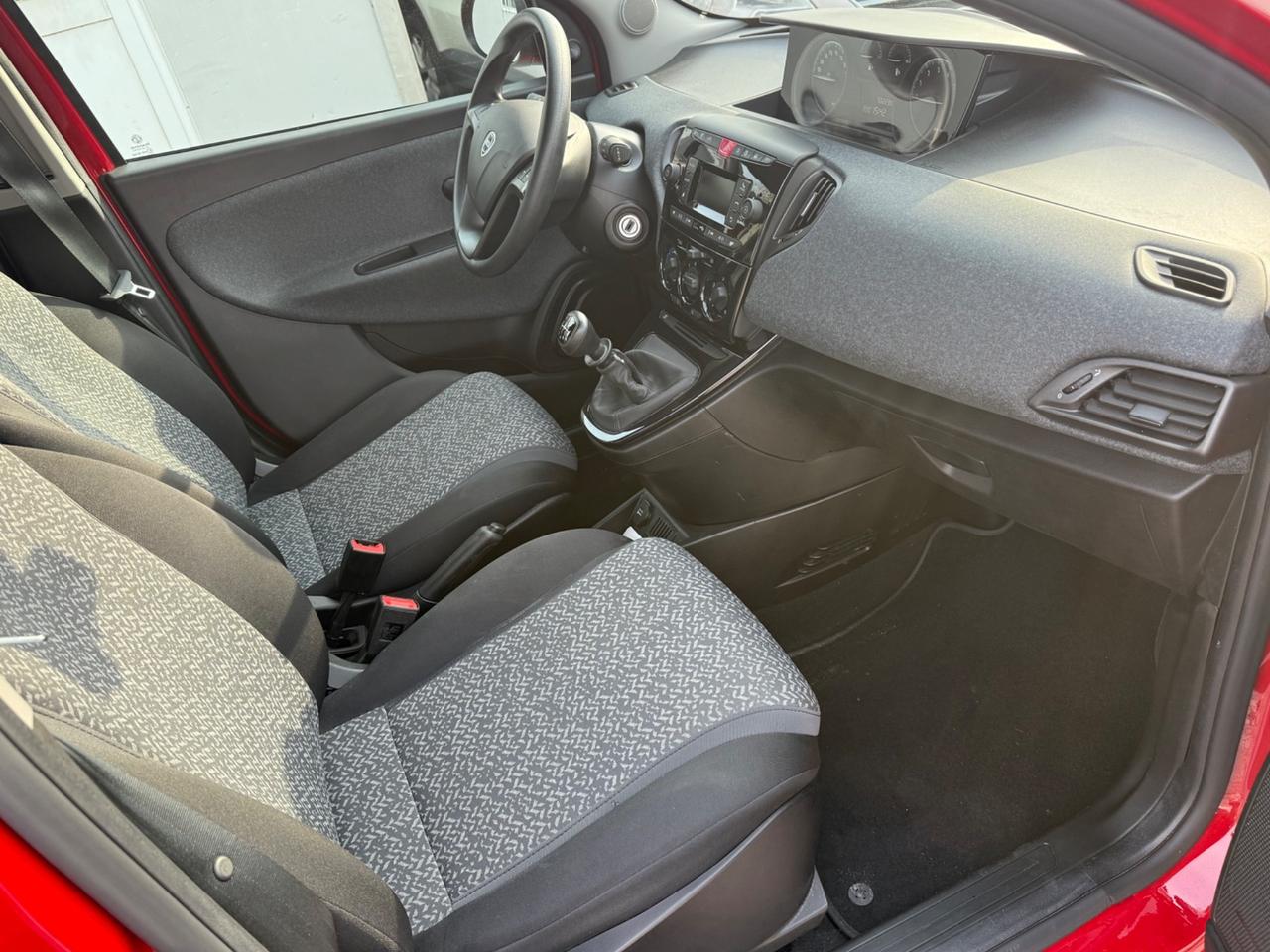 Lancia Ypsilon 1.0 FireFly 5 porte S&S Hybrid Alberta Ferretti