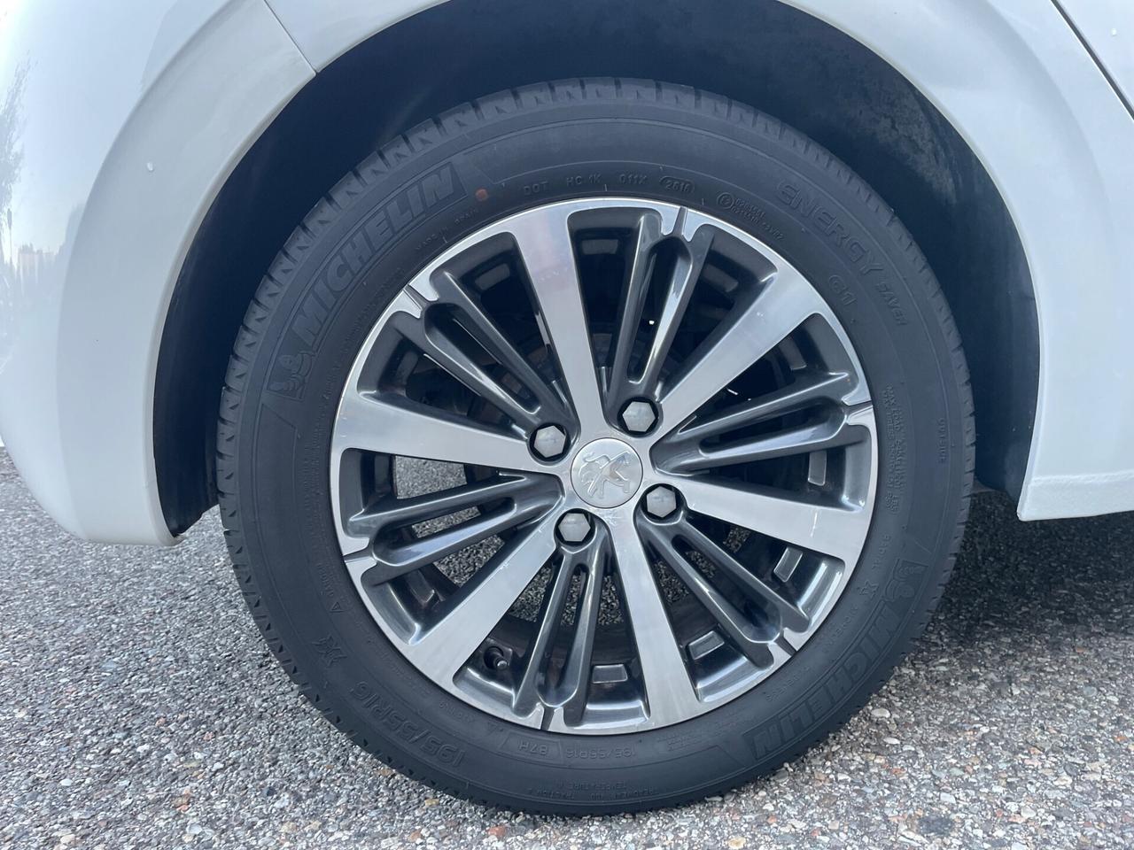 Peugeot 208 BlueHDi 75 5 porte Allure*Navi*Solo 40000km*