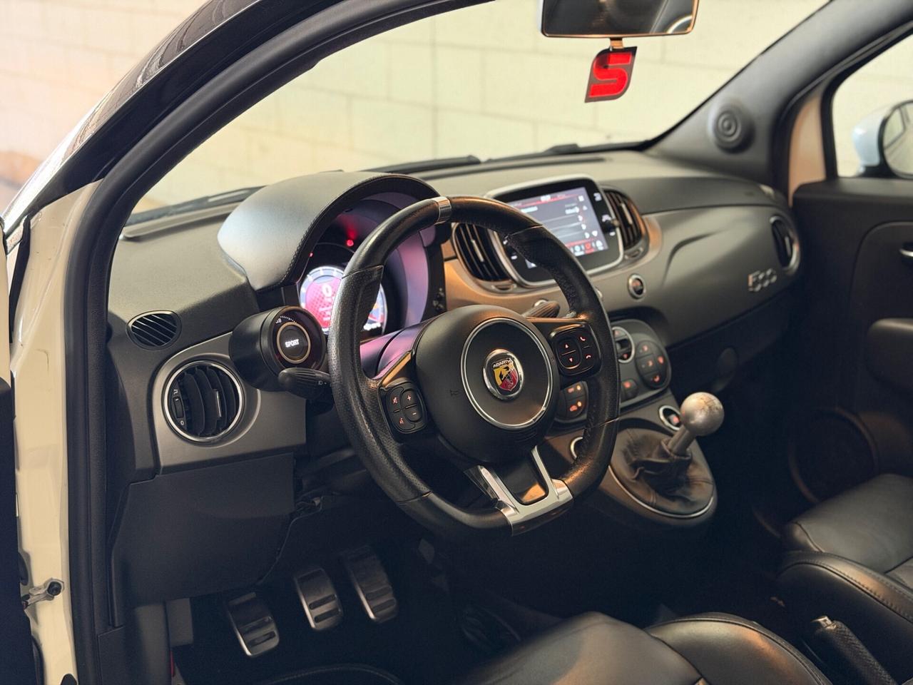 Abarth 595 1.4 Turbo T-Jet 165 CV Scorpioneoro