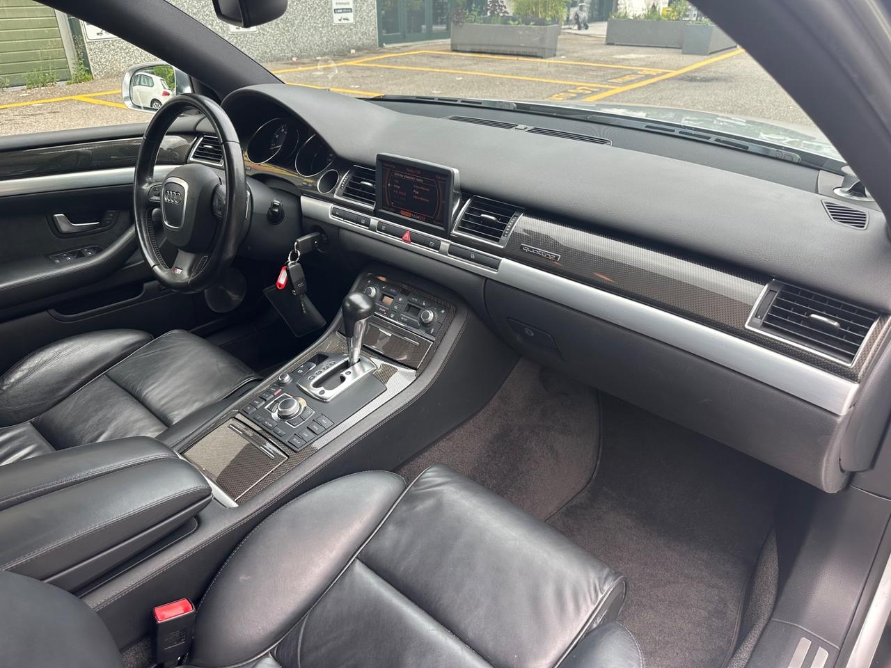 Audi A8 S8 5.2 V10 quattro tiptronic