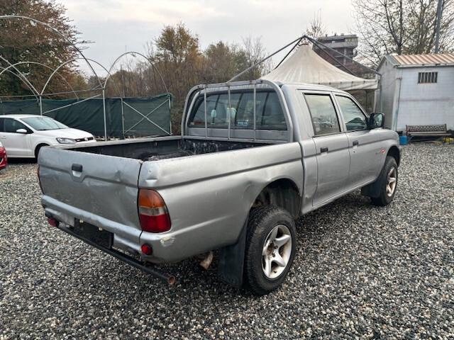 Mitsubishi L200 2.5 TDI 4WD Club Cab Pick-up GLS