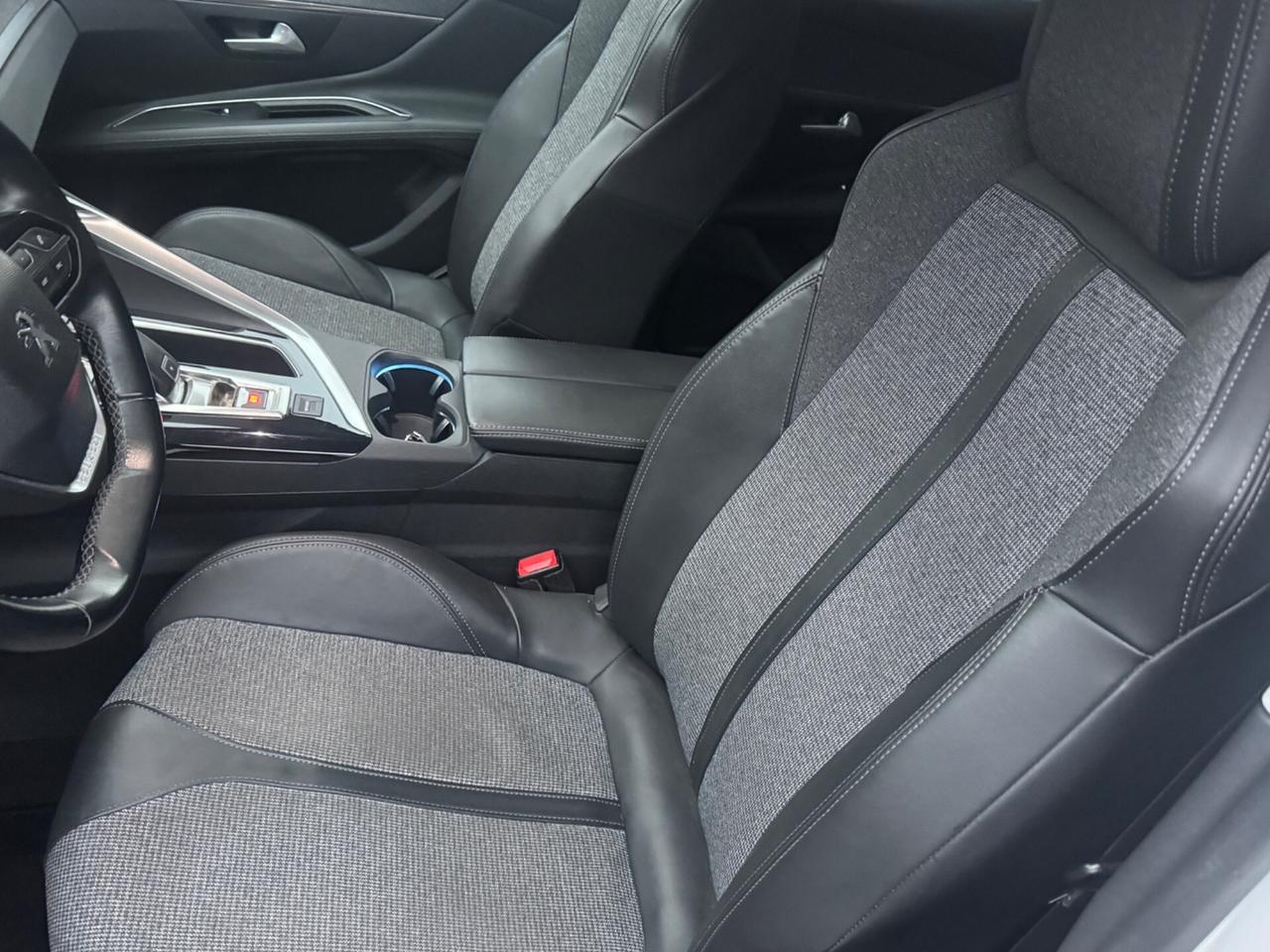 Peugeot 3008 BlueHDi 130 S&S EAT8 Allure