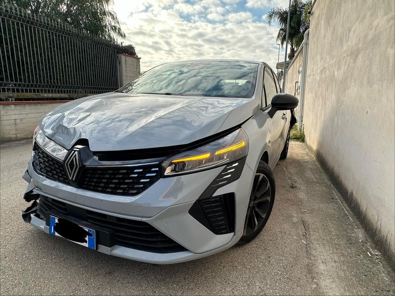 Renault Clio GPL 2024 incidentata sinistrata