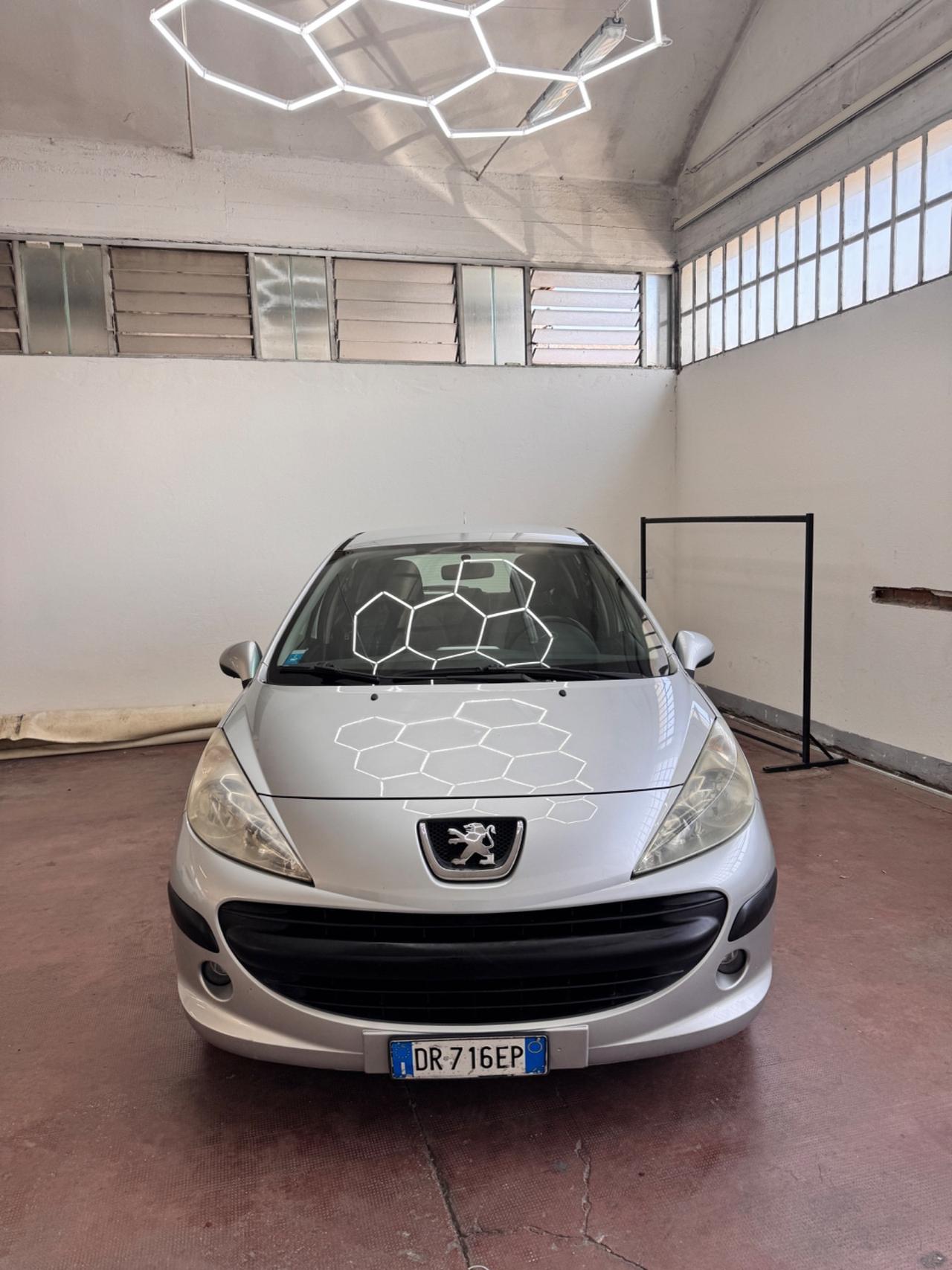 Peugeot 207 1.4 8V 75CV 5p. Neopatentati