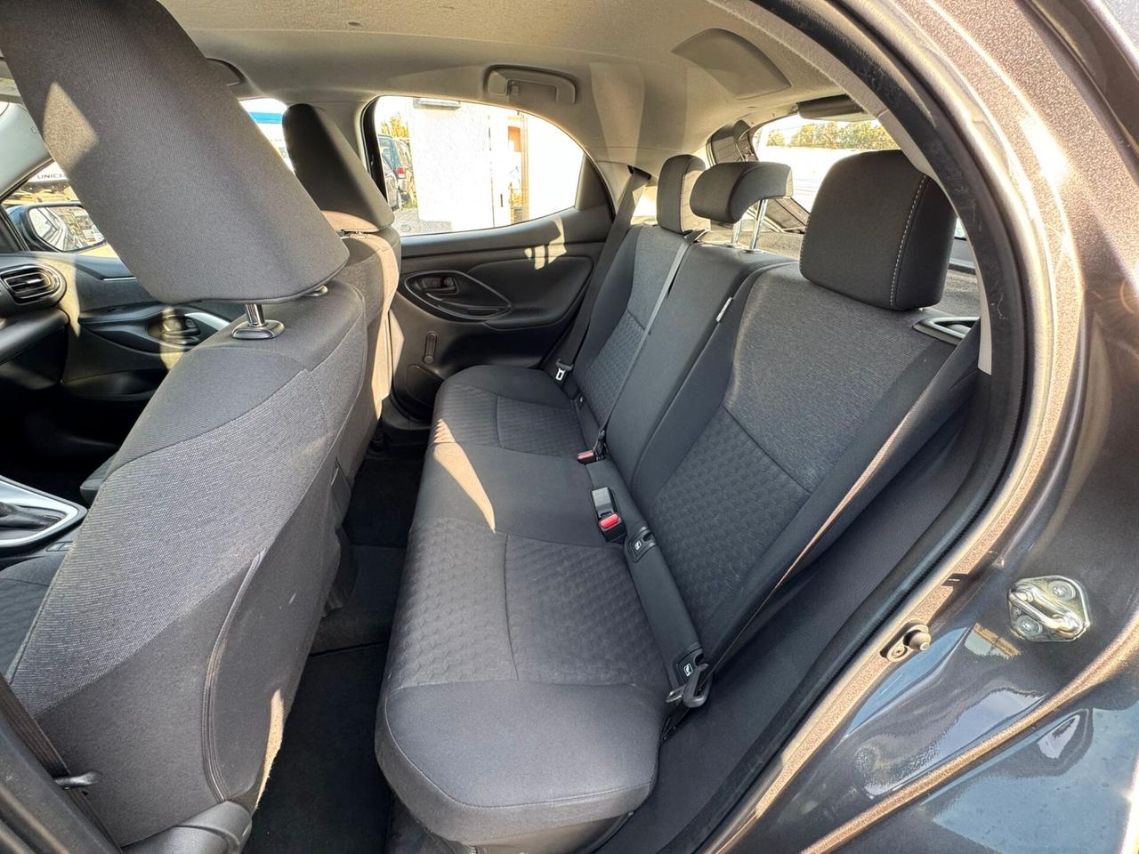 TOYOTA YARIS HYBRID - 30000 KM
