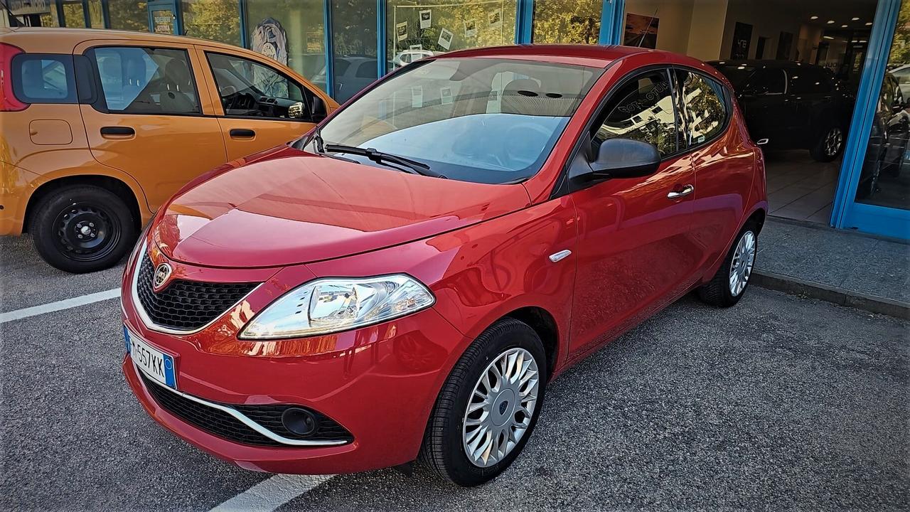 Lancia Ypsilon 1.2 69 CV 5 porte Neopatentati