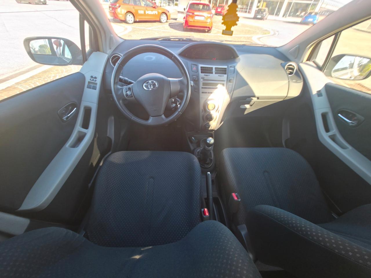 Toyota Yaris 1.0 5 porte