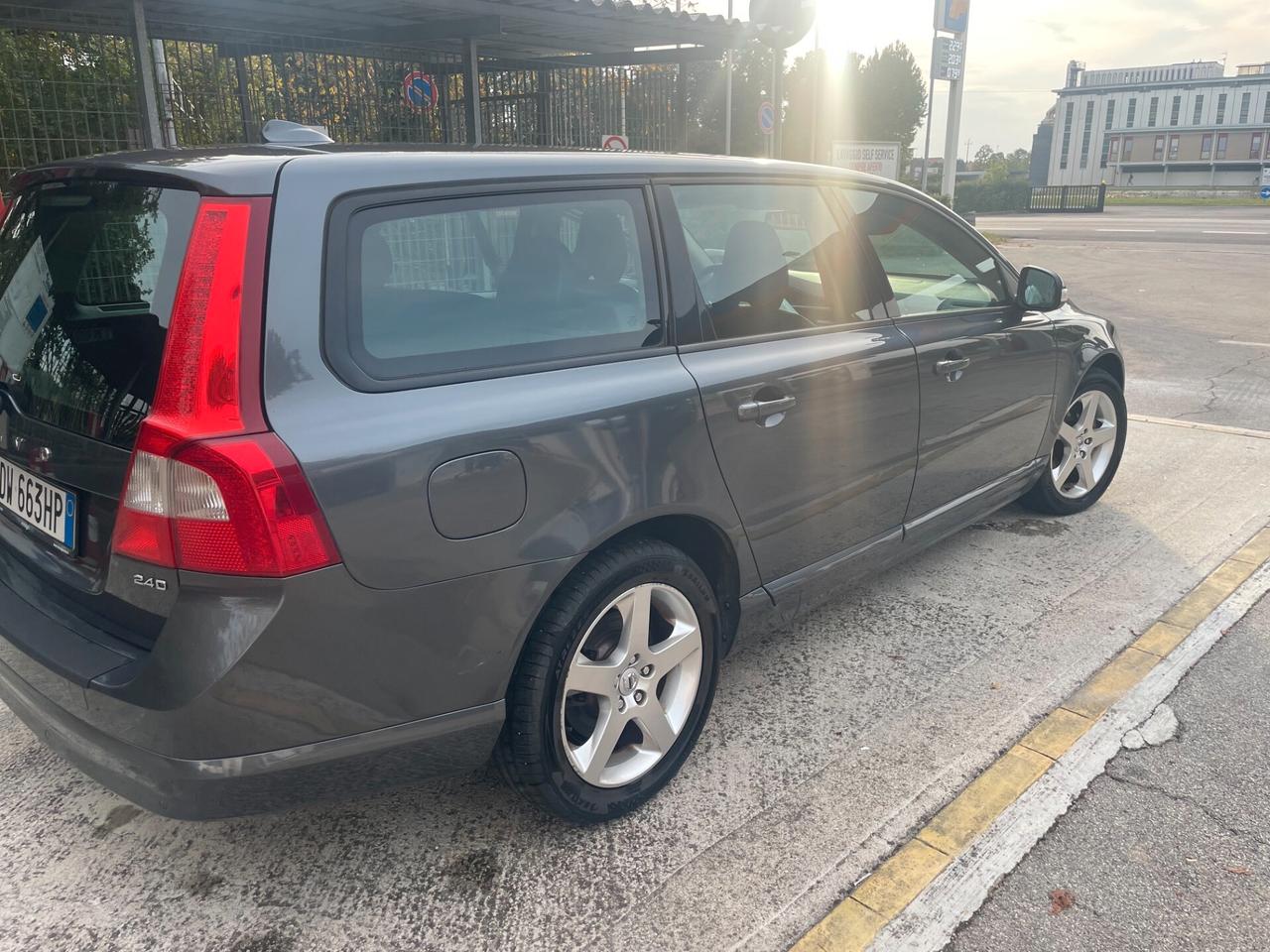 Volvo V70 2.4 D5 Geartronic Momentum