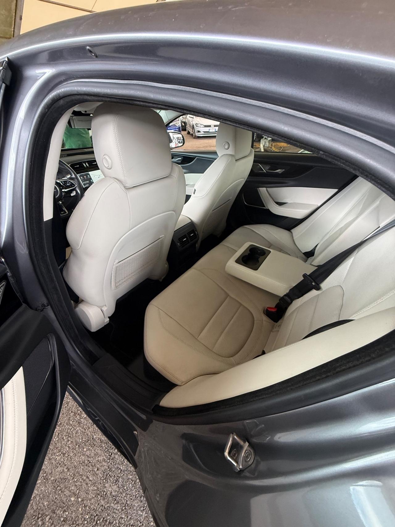 XE 2.0 D 204 CV-R-Dynamic HSE-IVA ESP-unipro