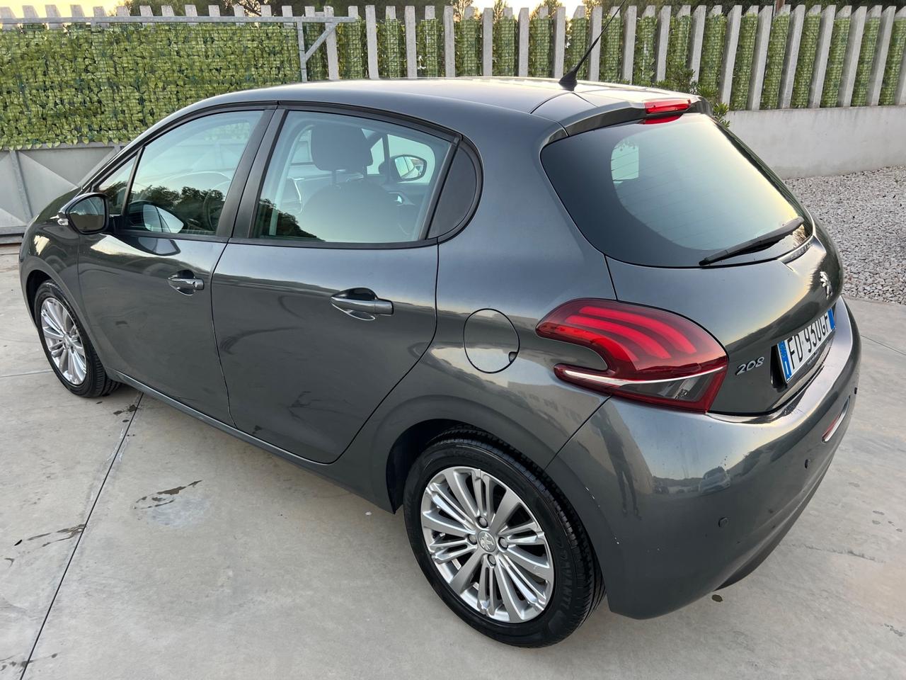 Peugeot 208 1.2 benzina 82cv 5 porte 2016