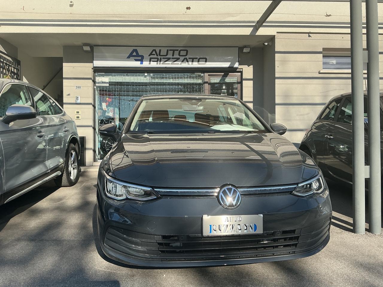 Volkswagen Golf 1.0 eTSI EVO DSG Life - grigio pastello