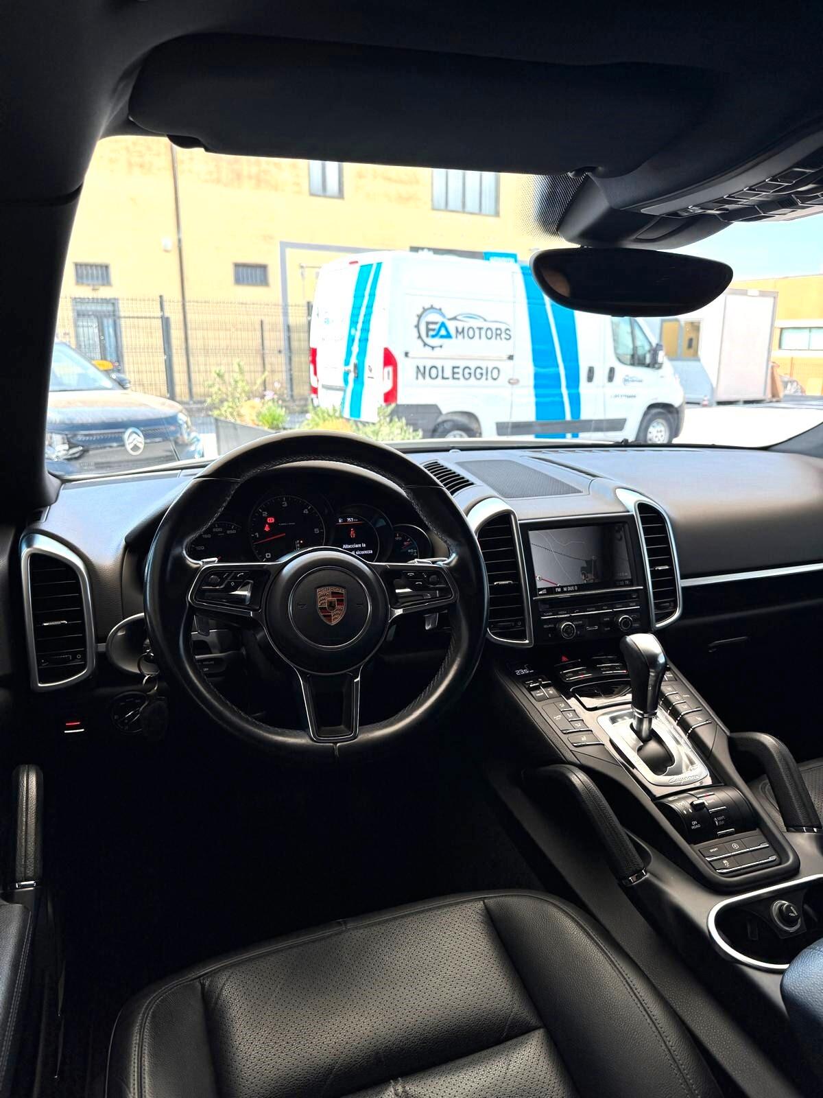 Porsche Cayenne 3.0 Diesel v6 - full optional!!!