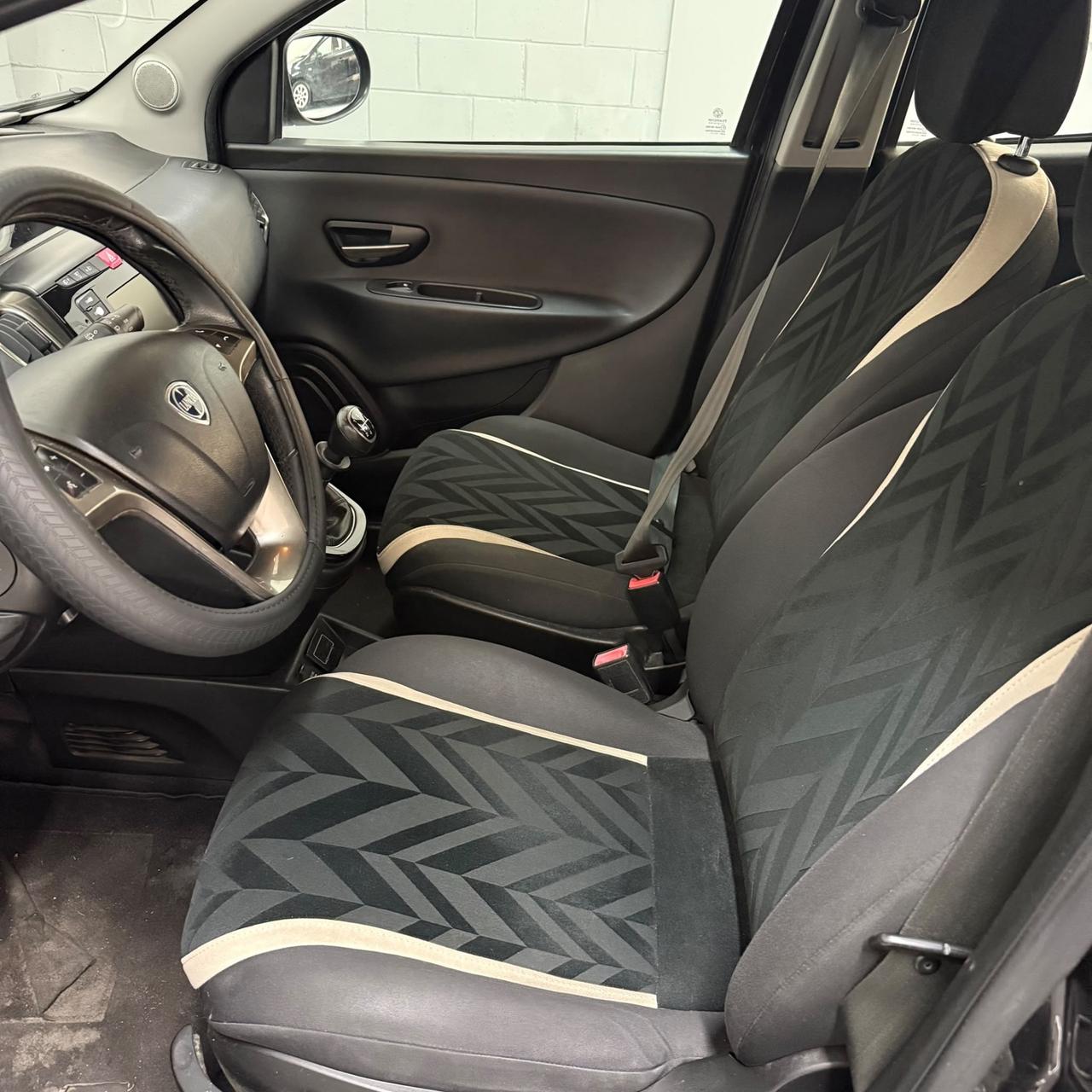Lancia Ypsilon 1.2 69 CV 5 porte EURO 6 NEOPATENTATI