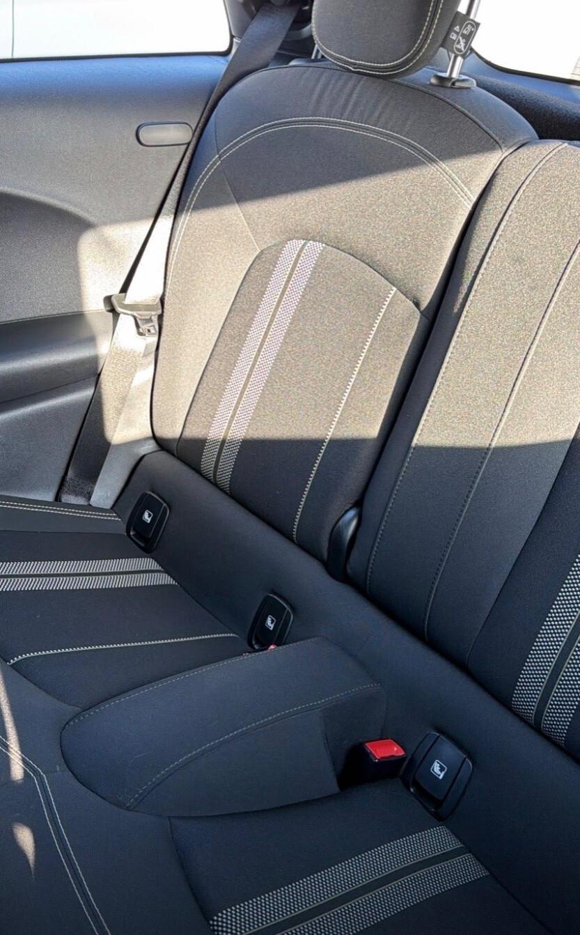 MINI COOPER SE GUARDA LE FOTO