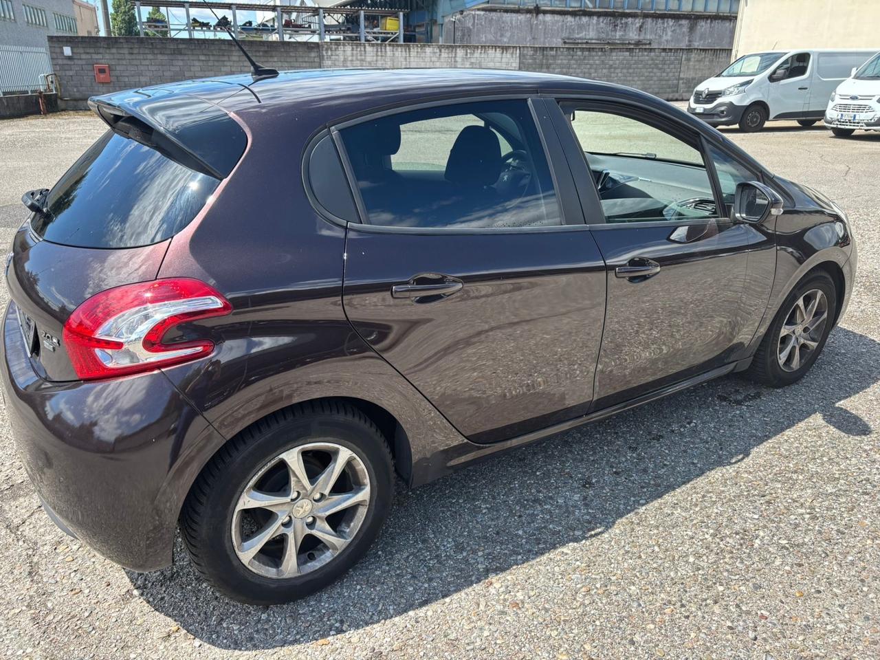 Peugeot 208 1.4 HDi 68 CV 5 porte