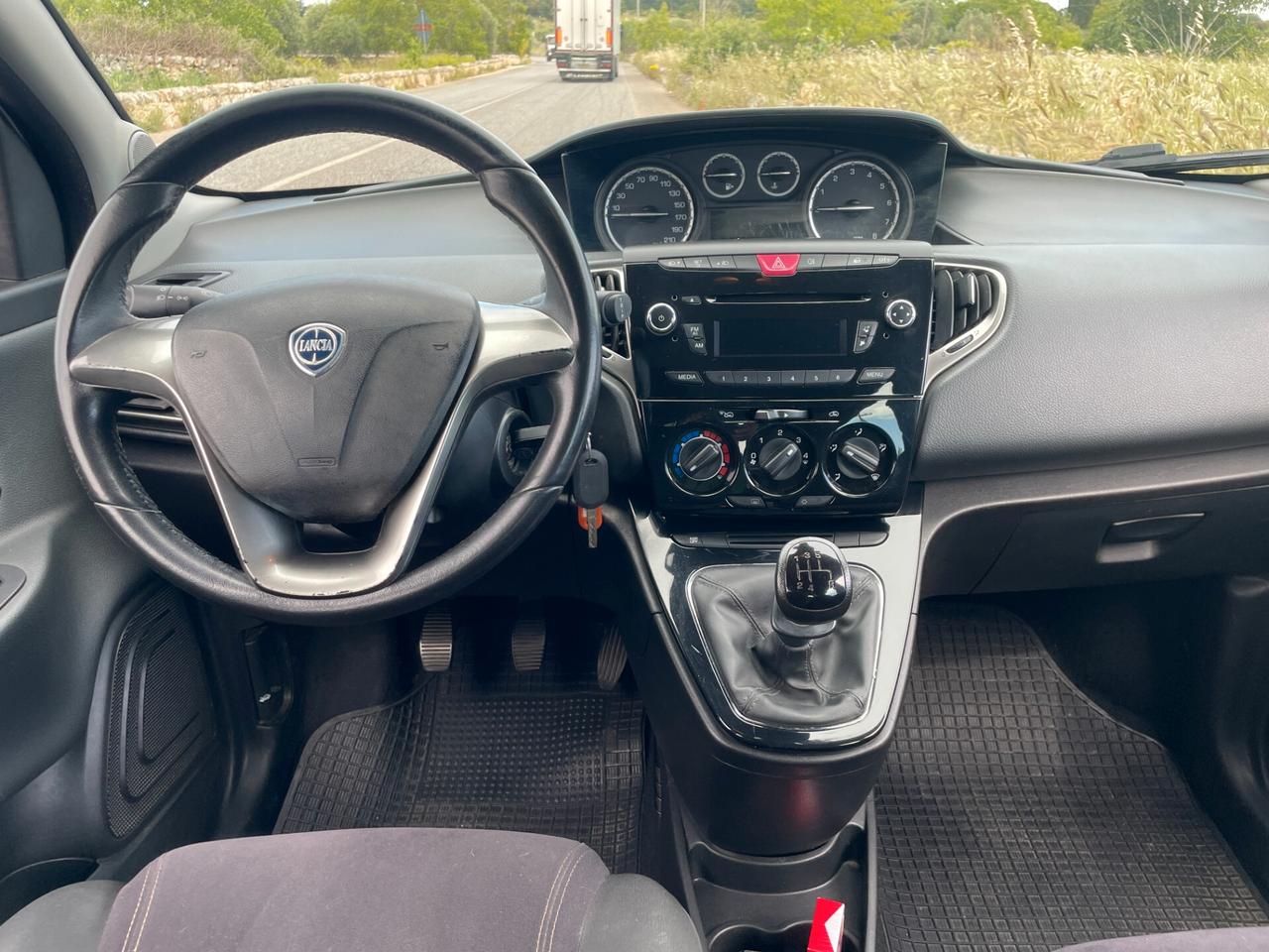 Lancia Ypsilon 1.2 69 CV 5 porte S&S Gold finanziabile