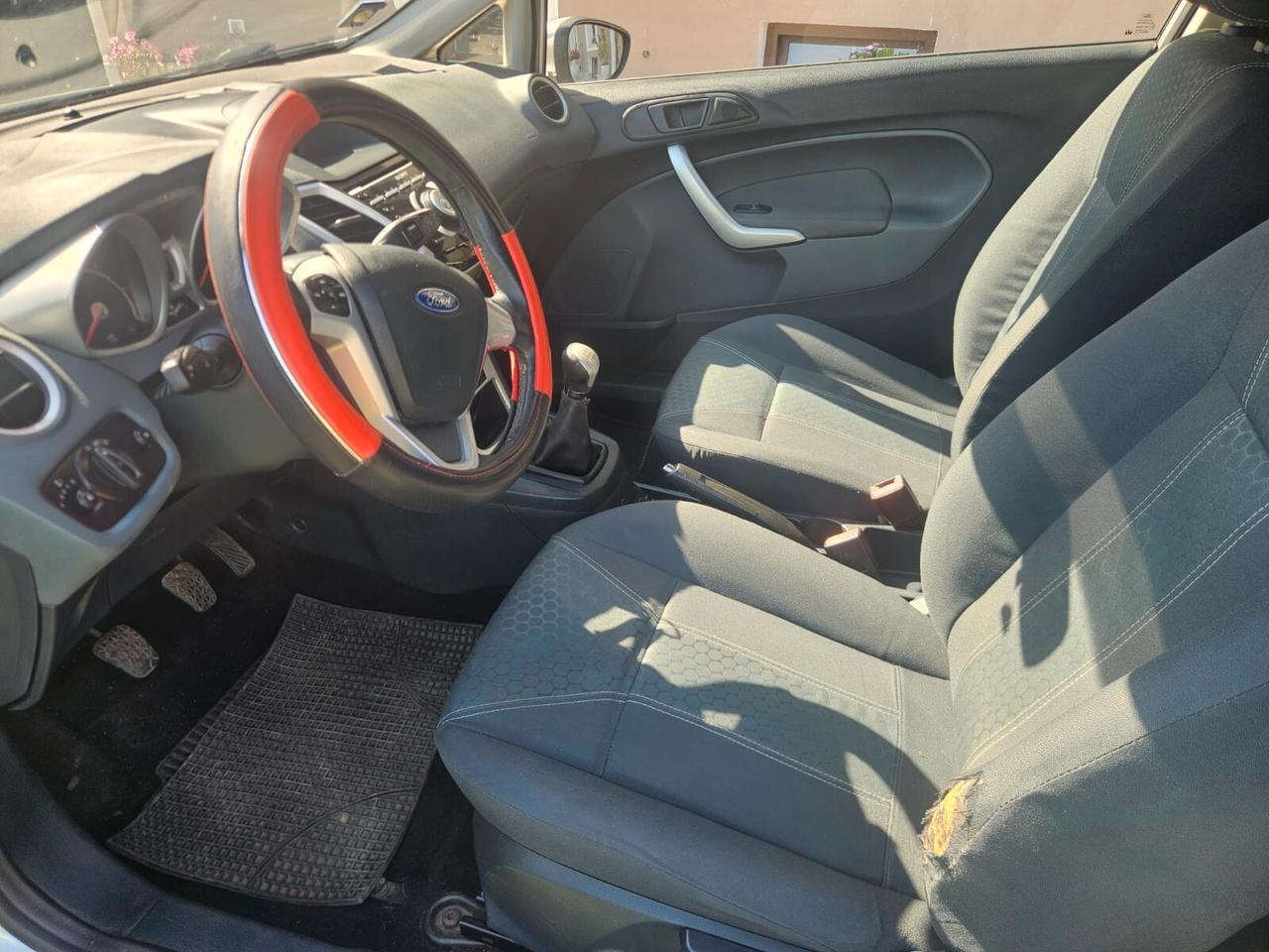 Ford Fiesta 1.4 TDCi 68CV 3 porte Titanium