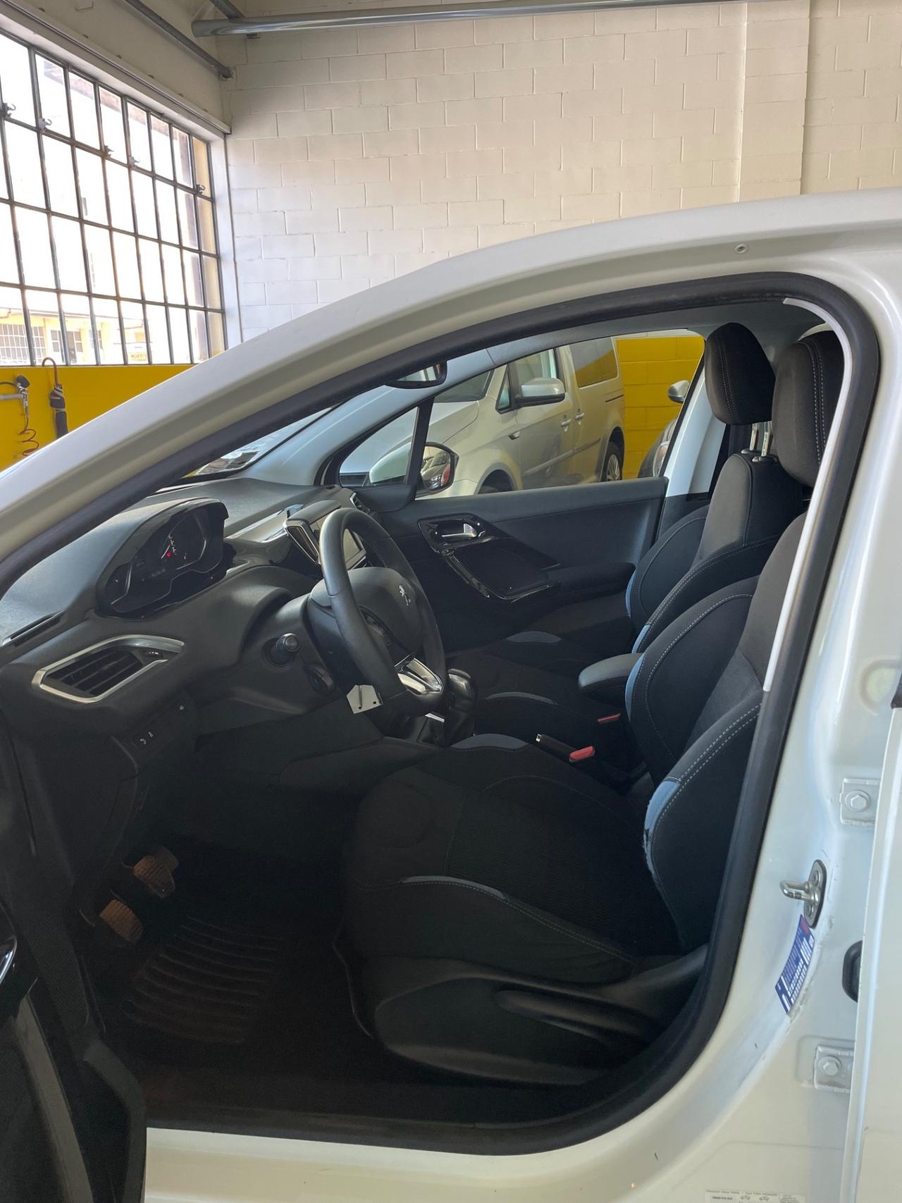 Peugeot 208 1.2 VTi 82 CV 5 porte Allure